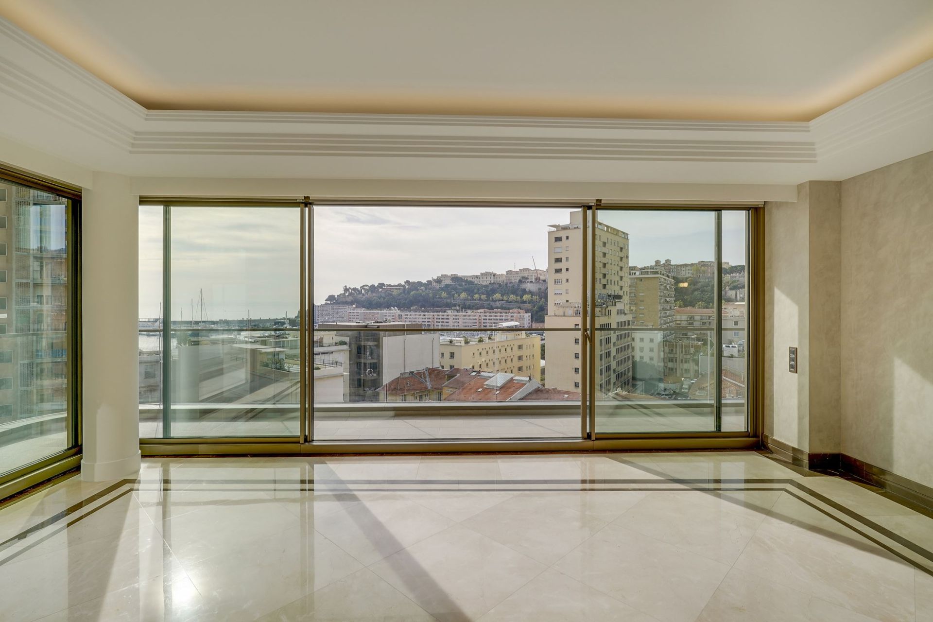 luxury apartment 3 Rooms for rent on MONACO (98000)