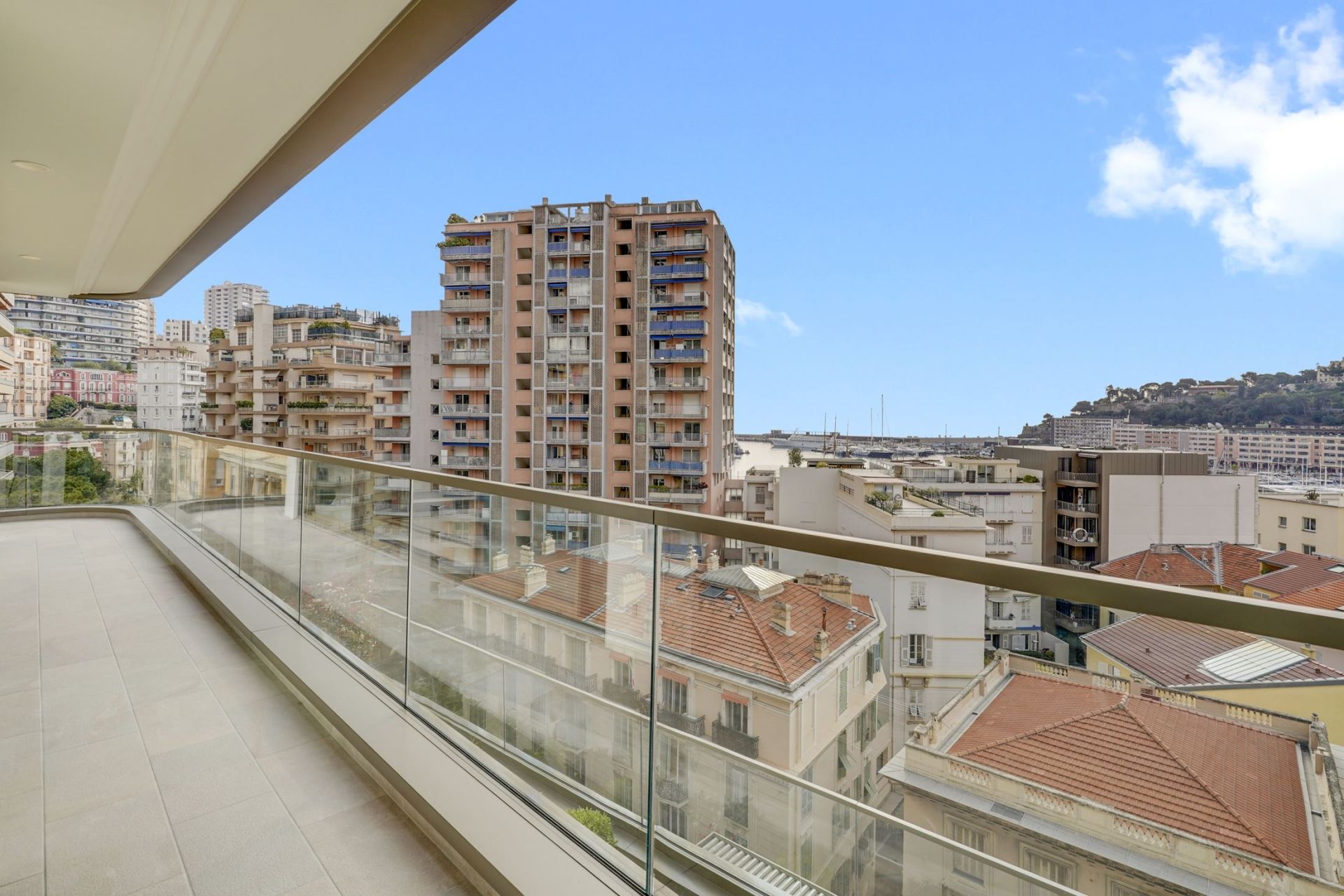 luxury apartment 3 Rooms for rent on MONACO (98000)