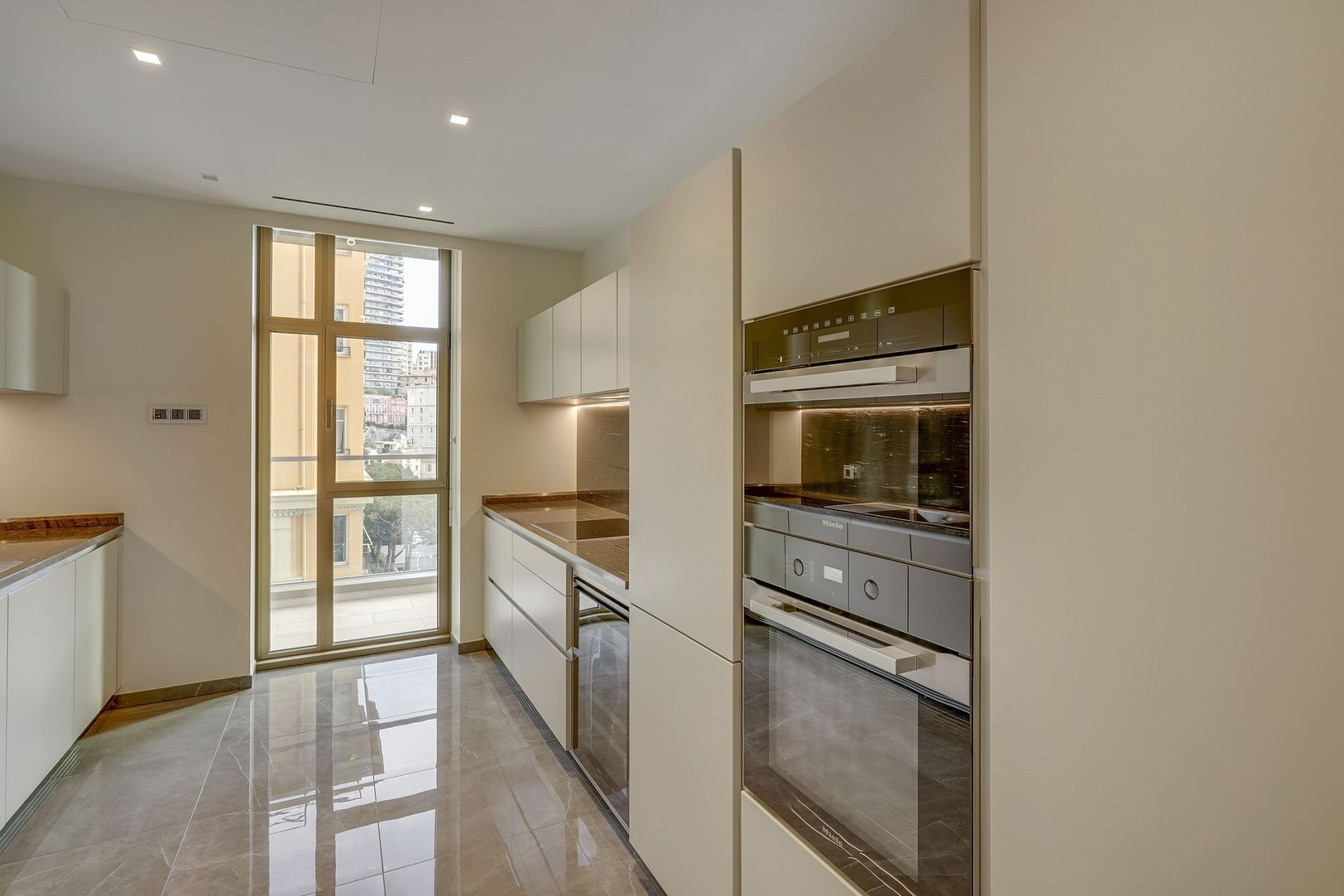 luxury apartment 3 Rooms for rent on MONACO (98000)