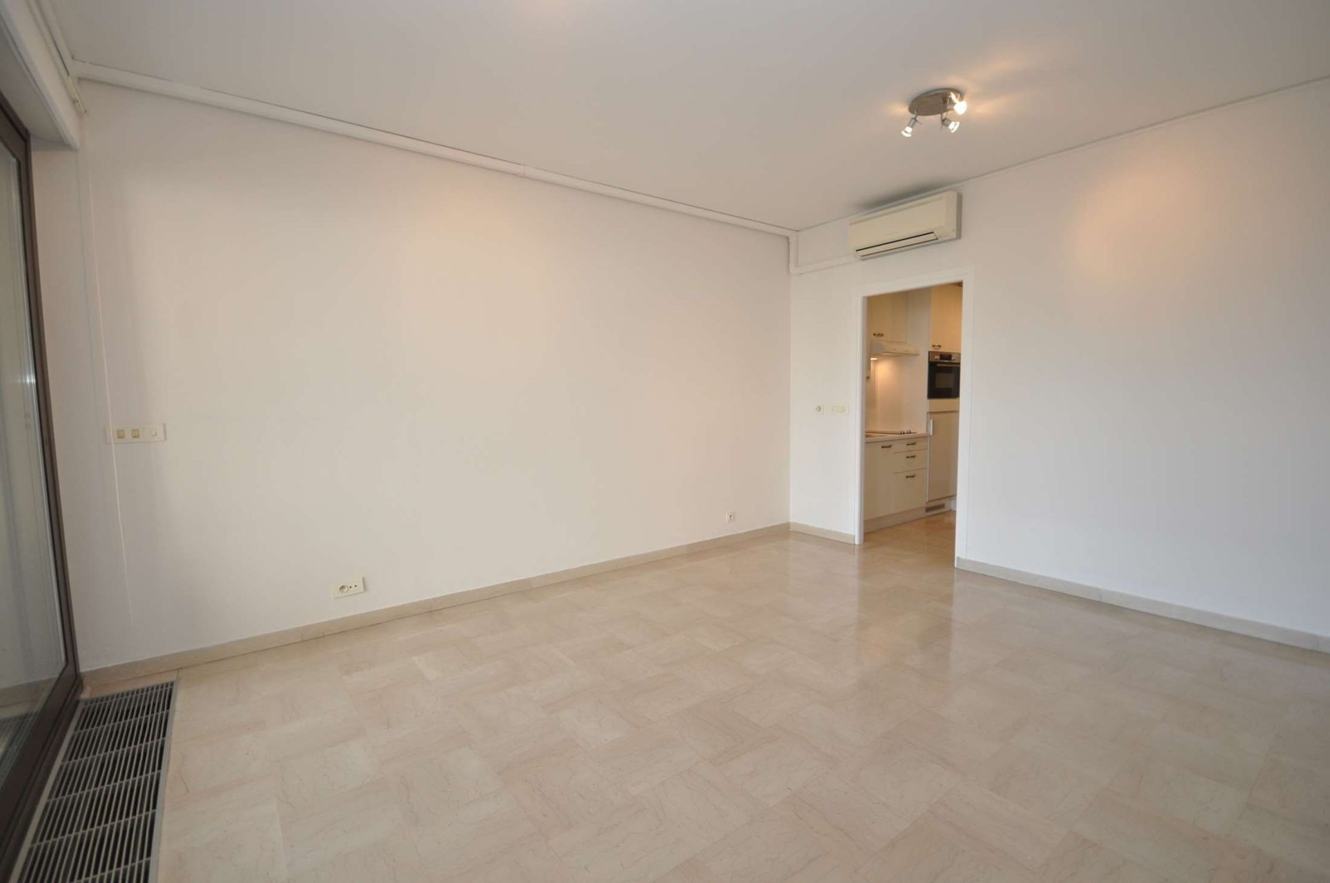 luxury apartment 1 room for rent on MONACO (98000)