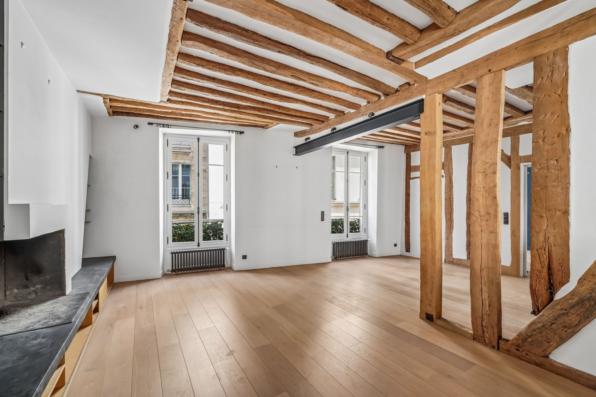 luxury apartment 4 Rooms for sale on PARIS (75004)