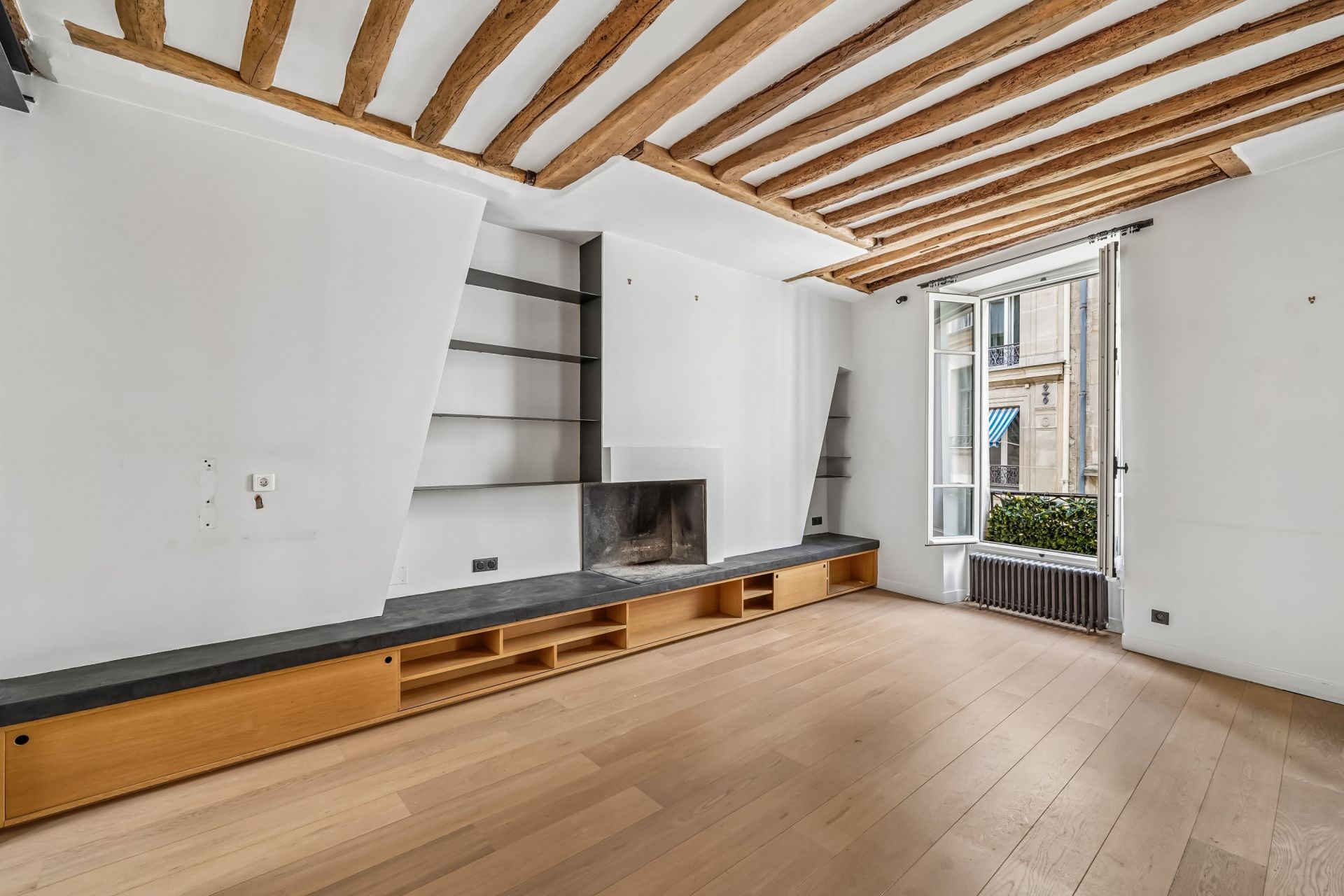 luxury apartment 4 Rooms for sale on PARIS (75004)