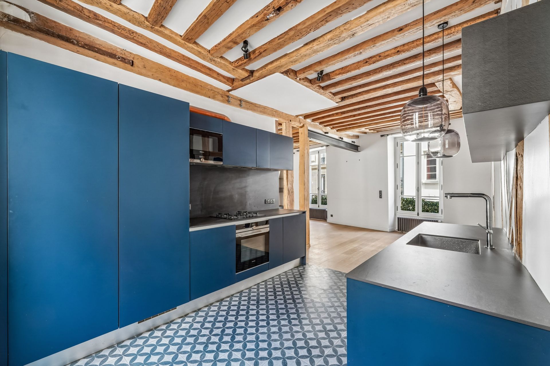 luxury apartment 4 Rooms for sale on PARIS (75004)
