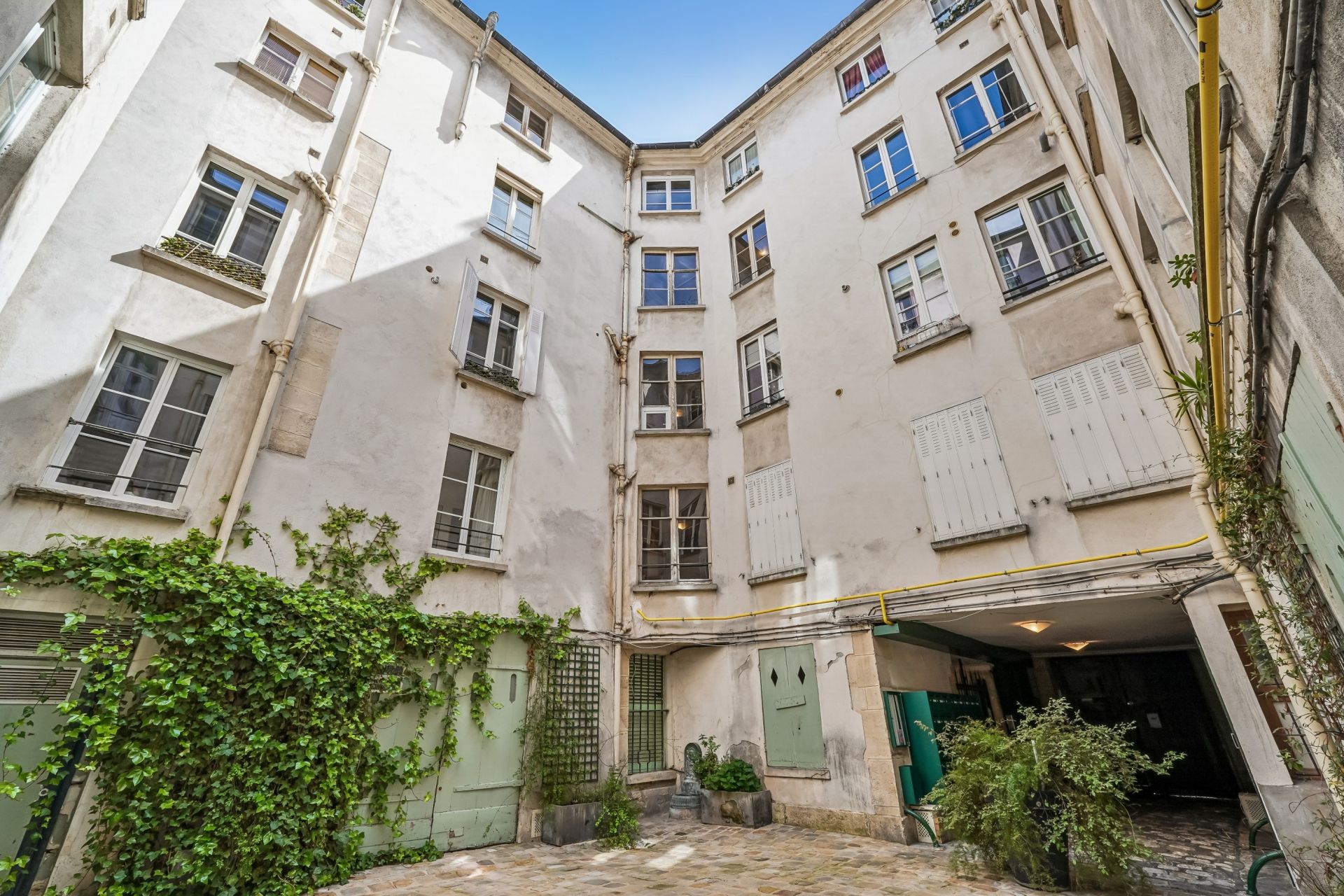 luxury apartment 4 Rooms for sale on PARIS (75004)