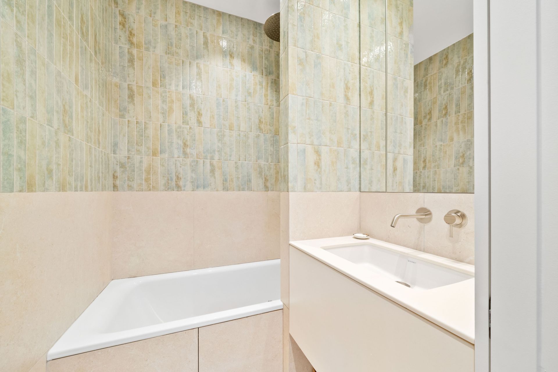 luxury apartment 4 Rooms for sale on PARIS (75018)