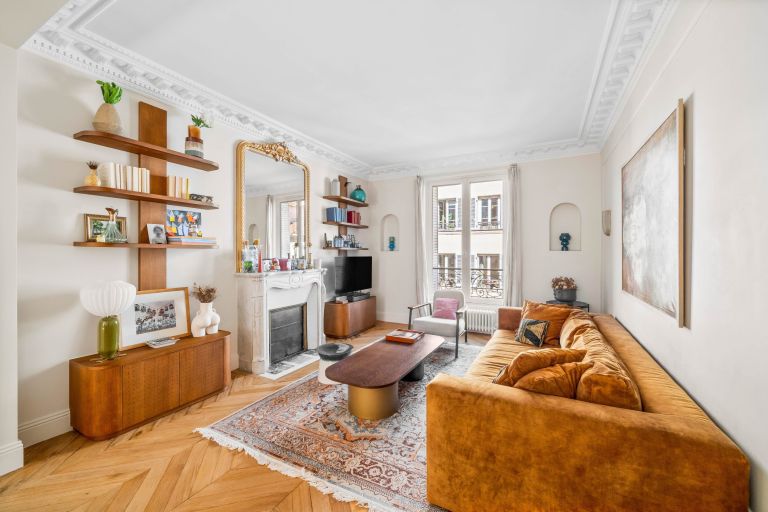 luxury apartment 4 Rooms for sale on PARIS (75018)