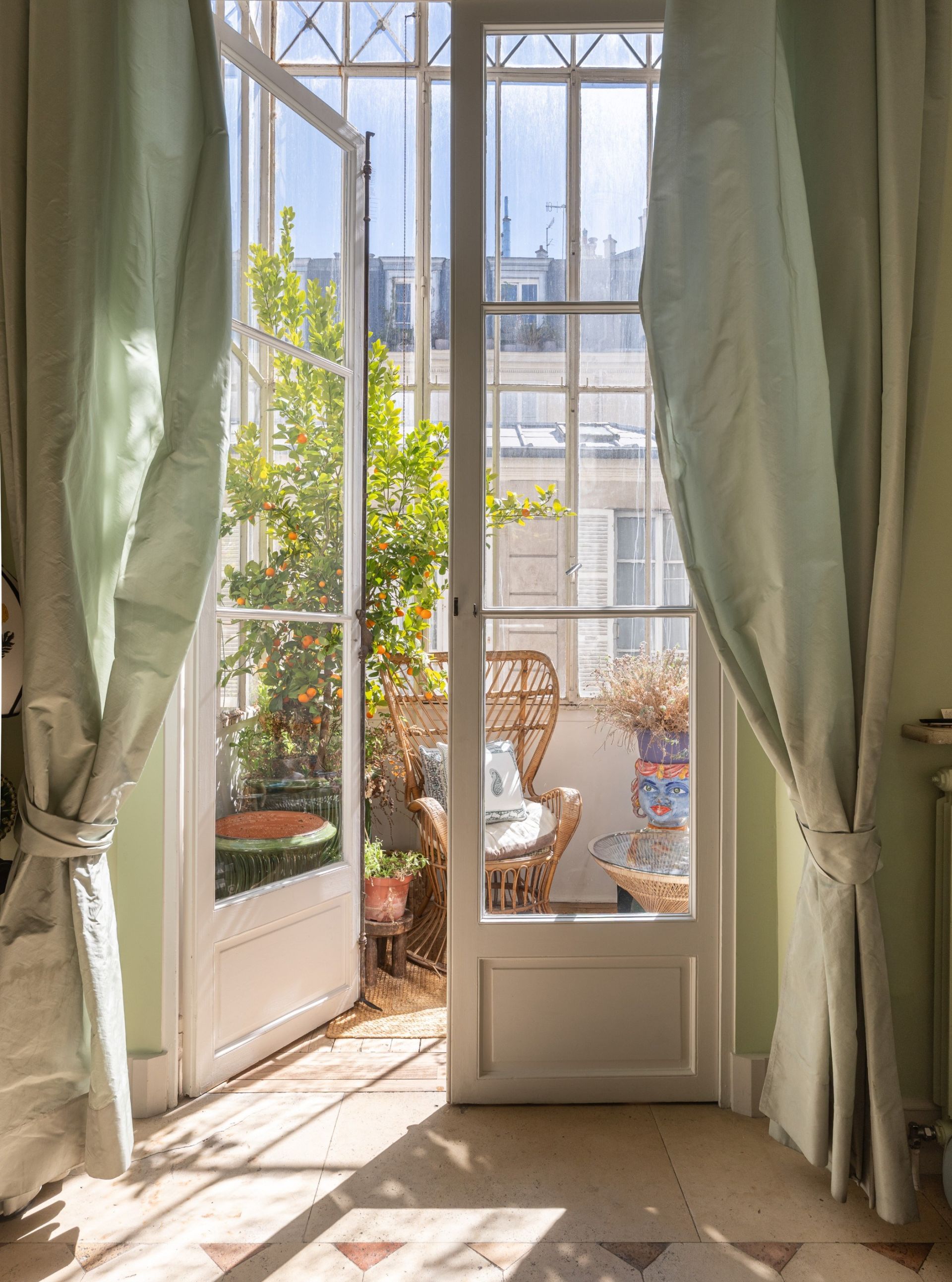 luxury apartment 9 Rooms for sale on PARIS (75004)