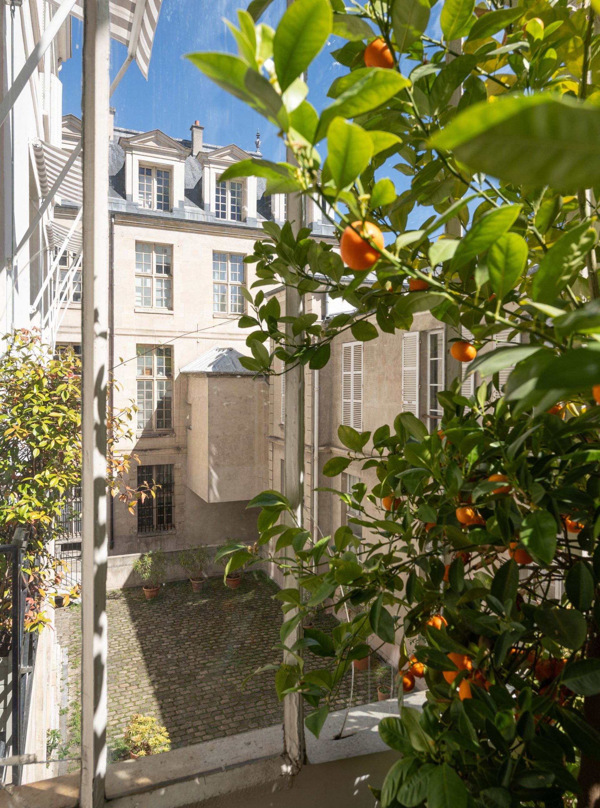 luxury apartment 9 Rooms for sale on PARIS (75004)