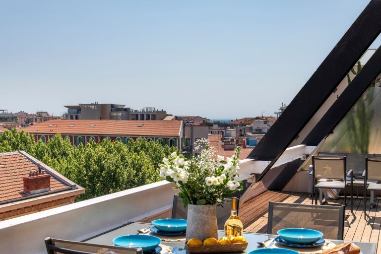luxury apartment 3 Rooms for sale on NICE (06000)