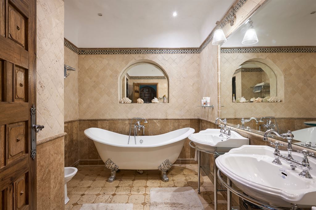 maison provençale de luxe 14 Pièces en vente sur ROQUEFORT LES PINS (06330)