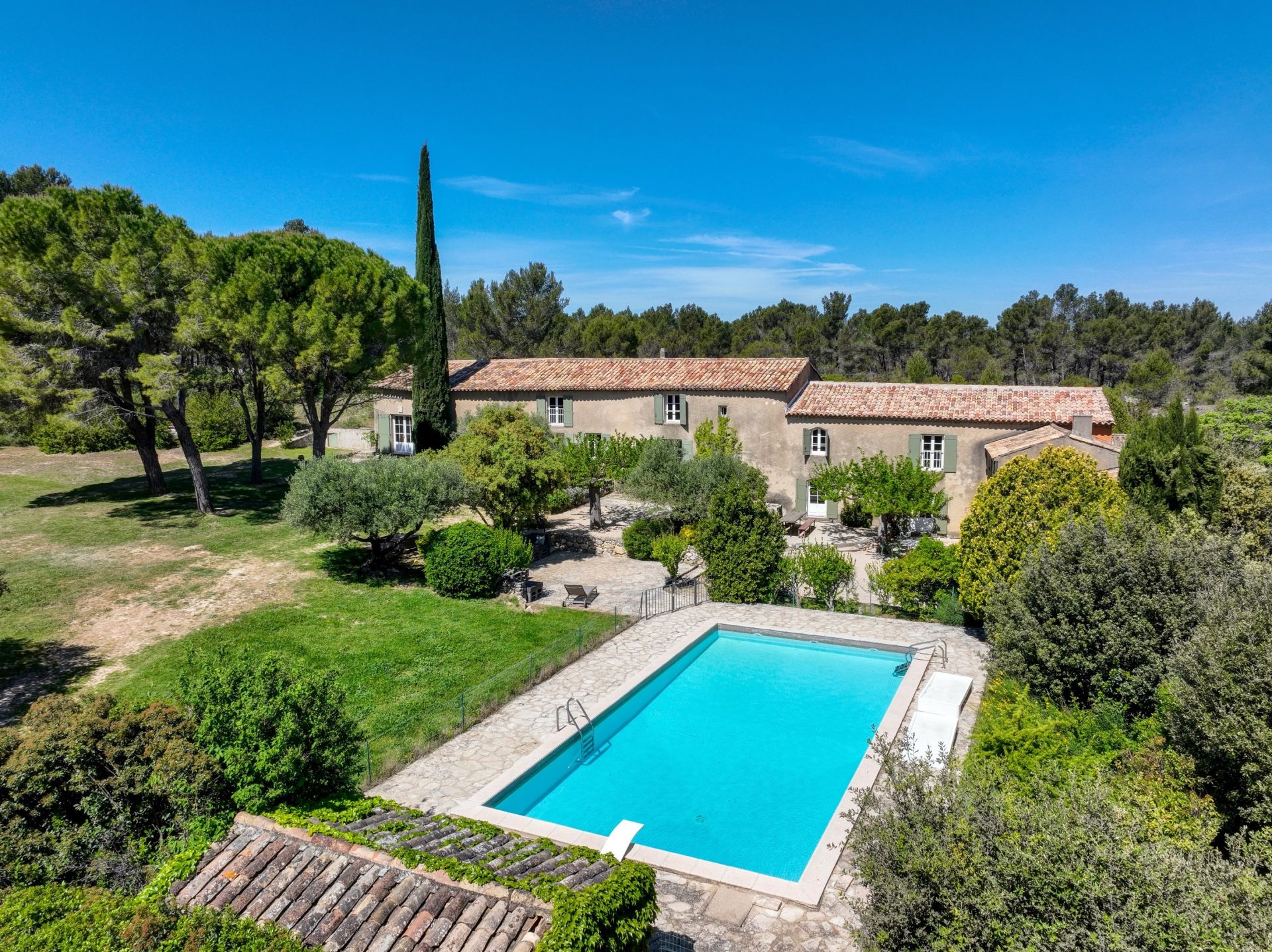 mas 16 Rooms for sale on EYGALIERES (13810)