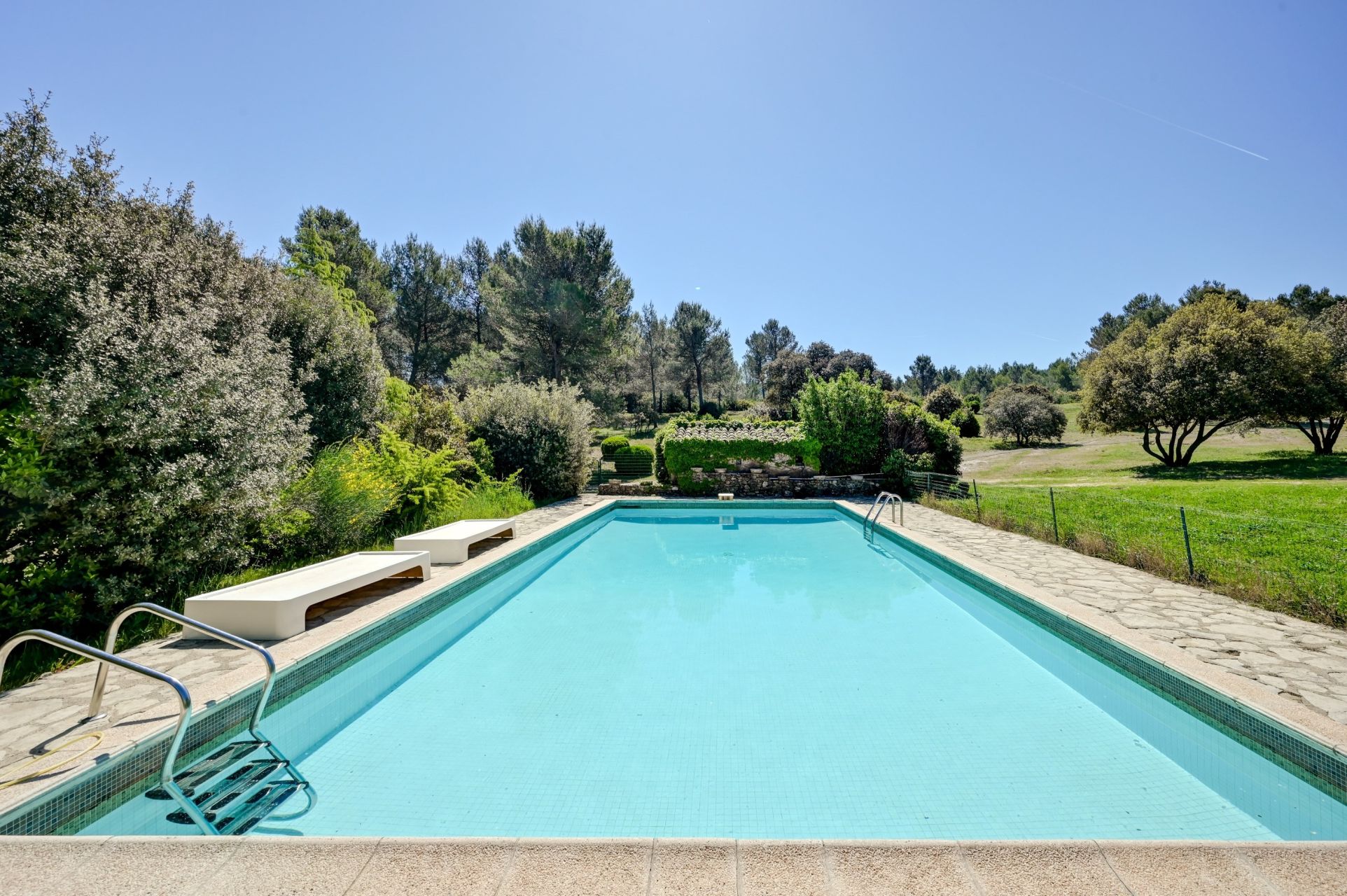 mas 16 Rooms for sale on EYGALIERES (13810)
