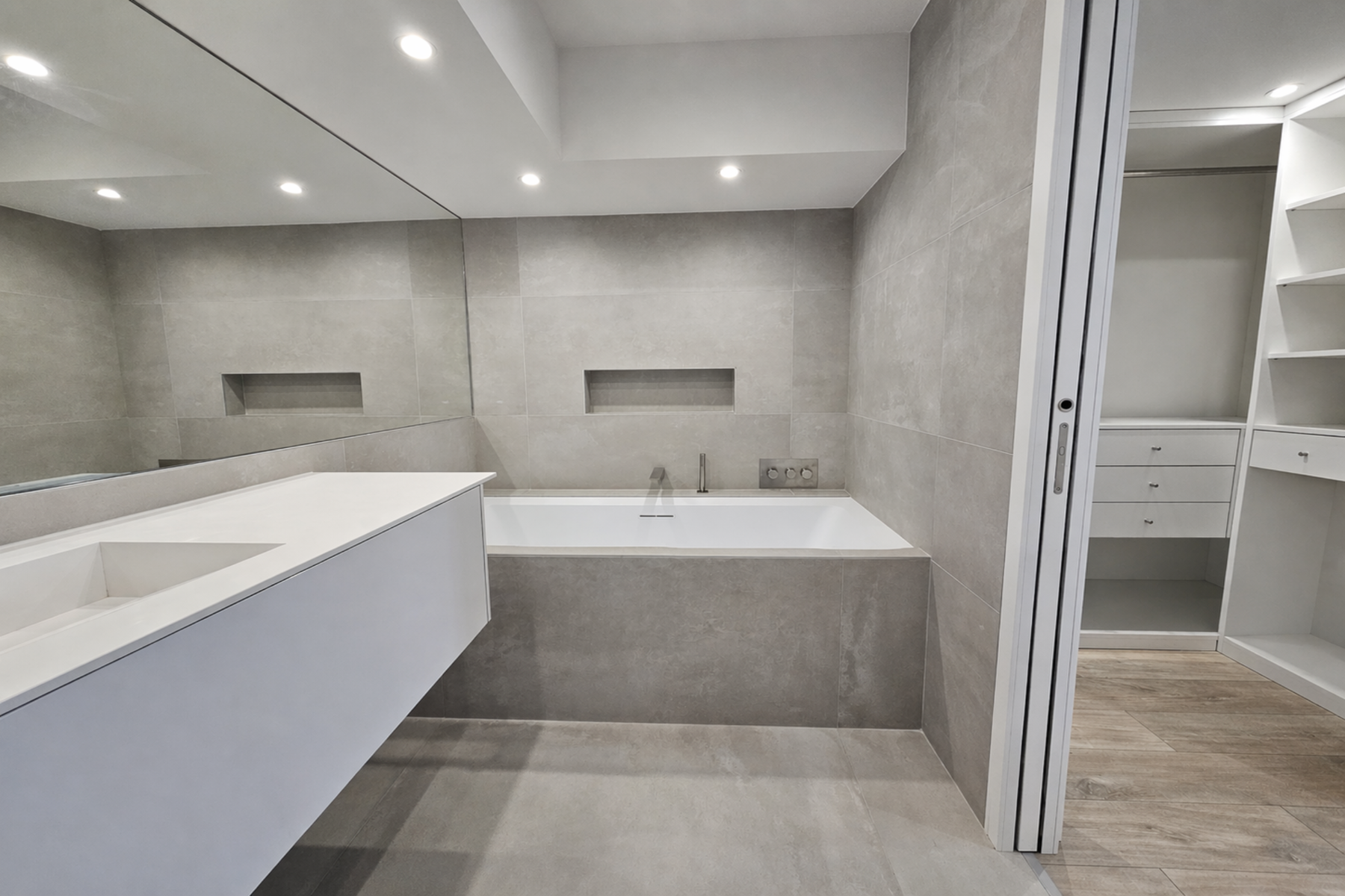 luxury apartment 4 Rooms for sale on PERPIGNAN (66000)