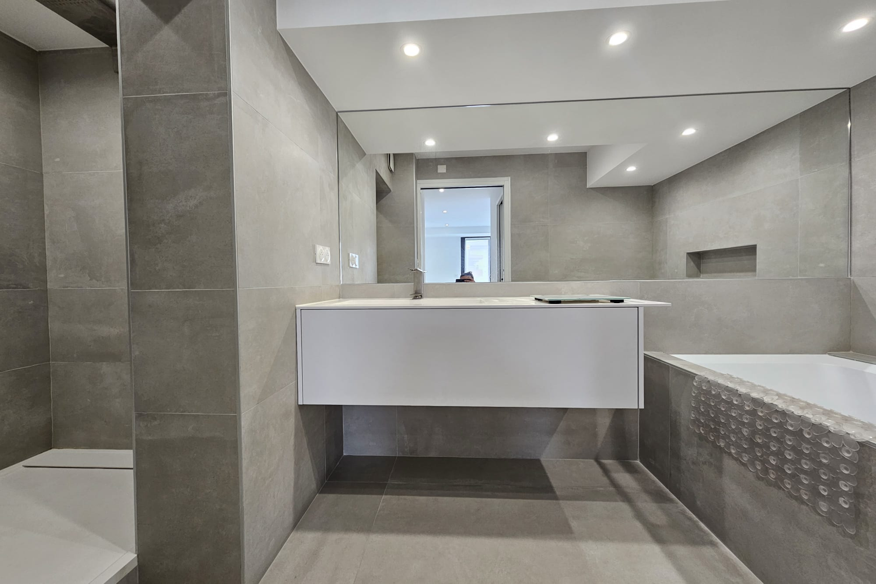 luxury apartment 4 Rooms for sale on PERPIGNAN (66000)