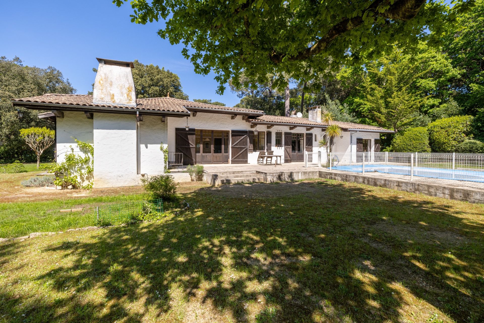 luxury house 8 Rooms for sale on PYLA SUR MER (33115)