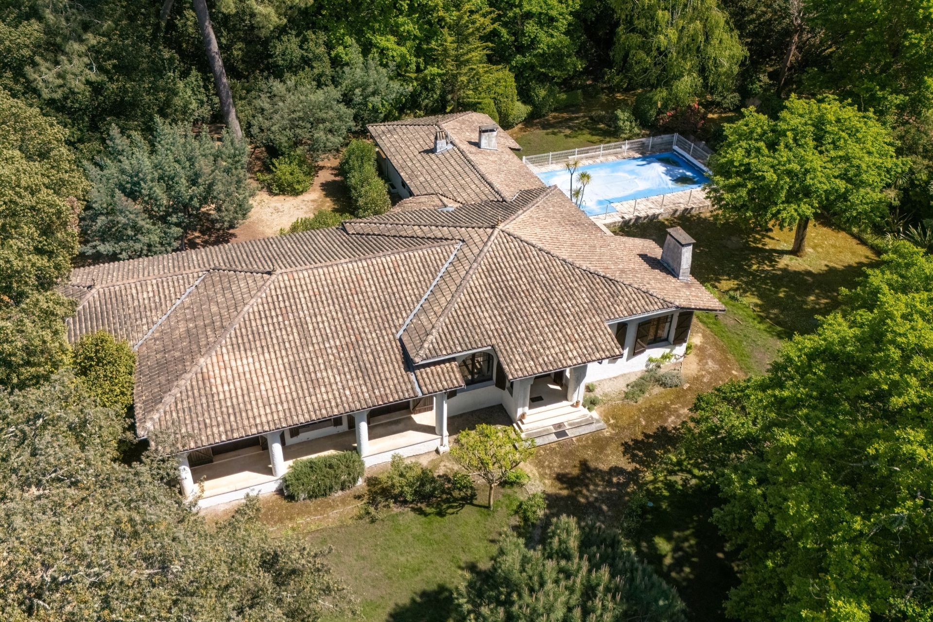 luxury house 8 Rooms for sale on PYLA SUR MER (33115)