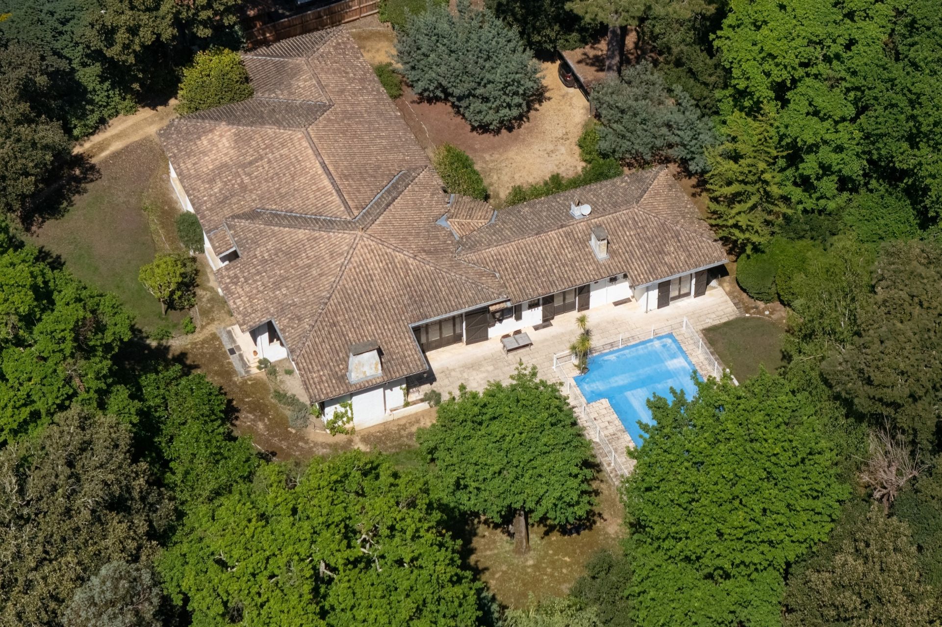 luxury house 8 Rooms for sale on PYLA SUR MER (33115)