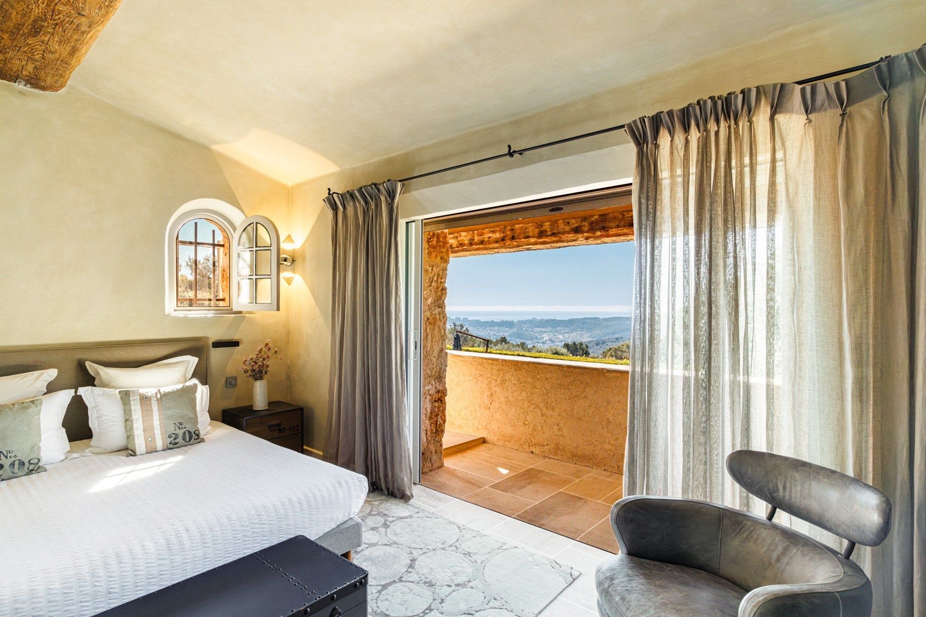 maison provençale de luxe 11 Pièces en vente sur LA COLLE SUR LOUP (06480)