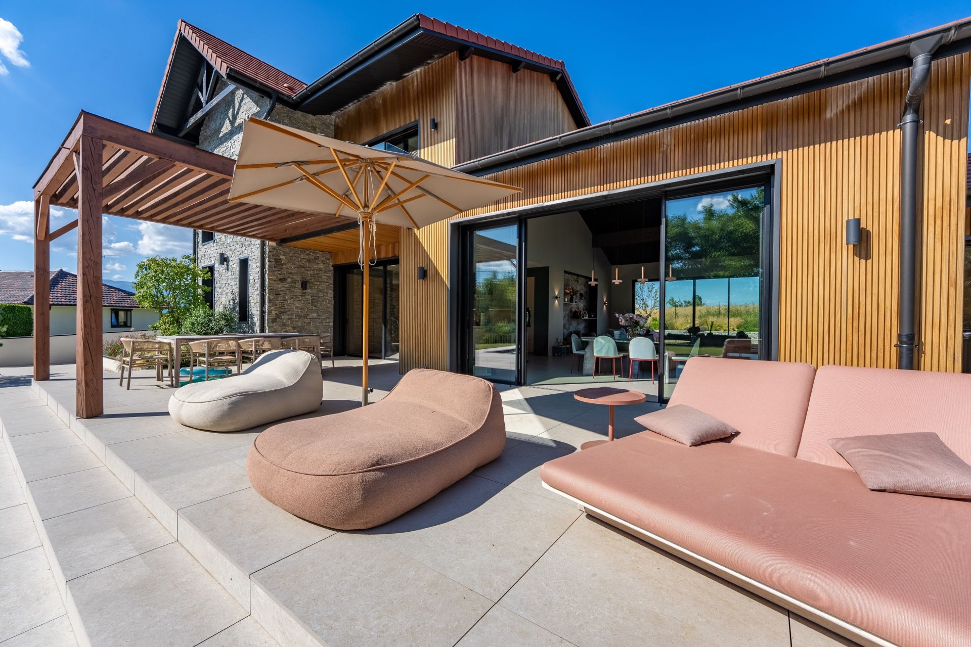 luxury house 8 Rooms for sale on VIRY (74580)
