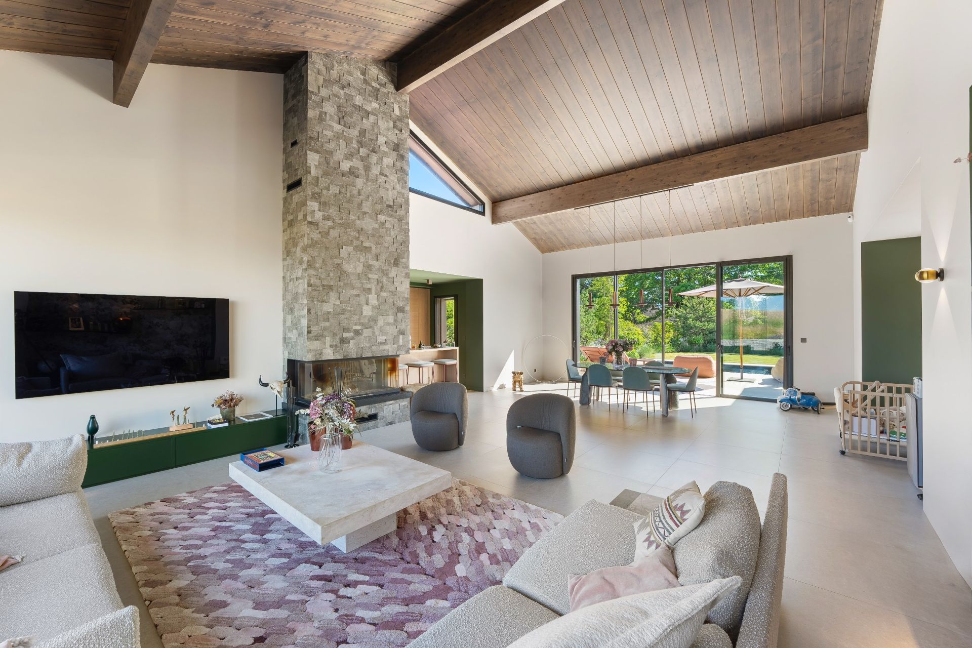 luxury house 8 Rooms for sale on VIRY (74580)