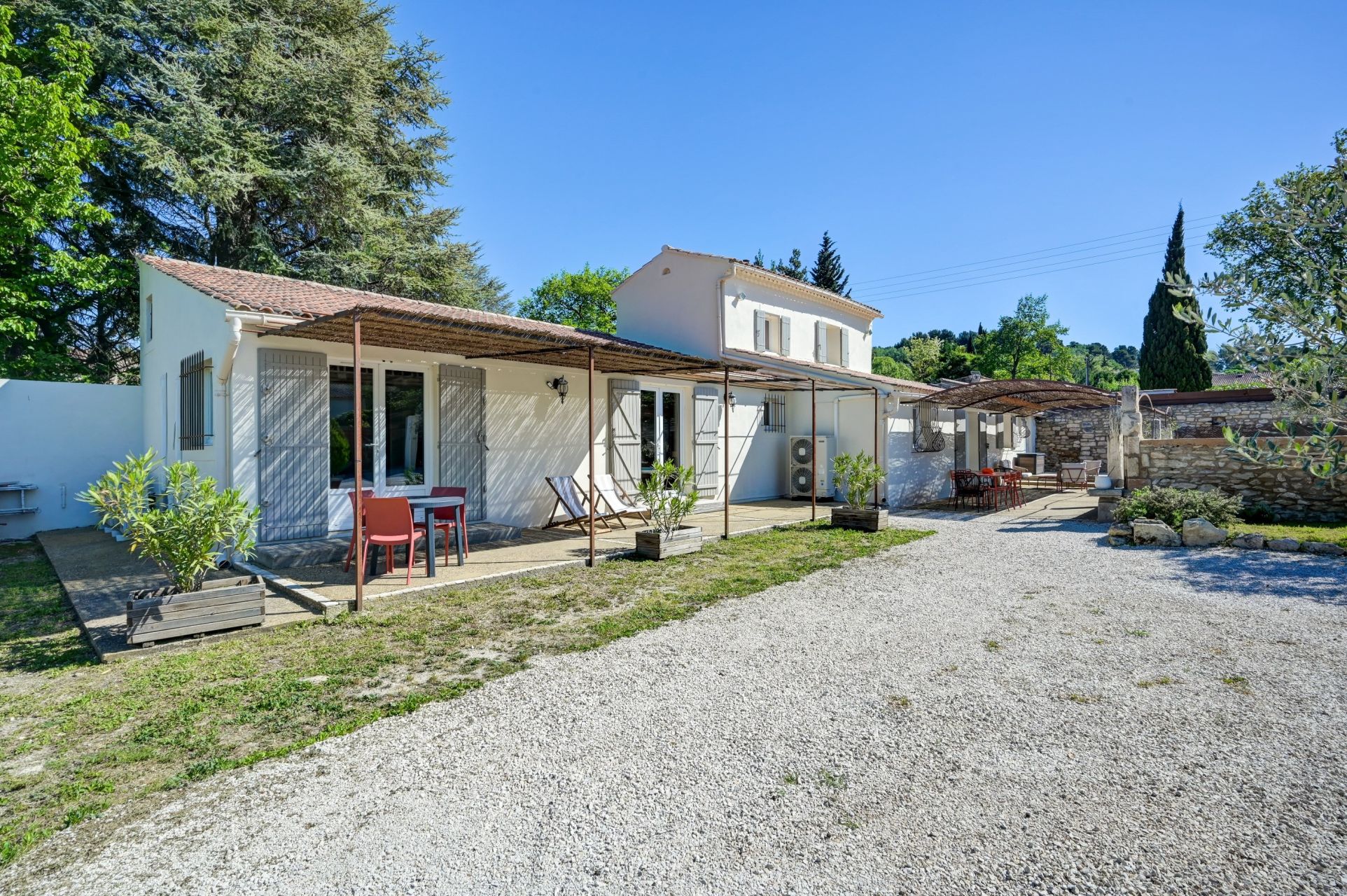 luxury house 5 Rooms for sale on ST REMY DE PROVENCE (13210)