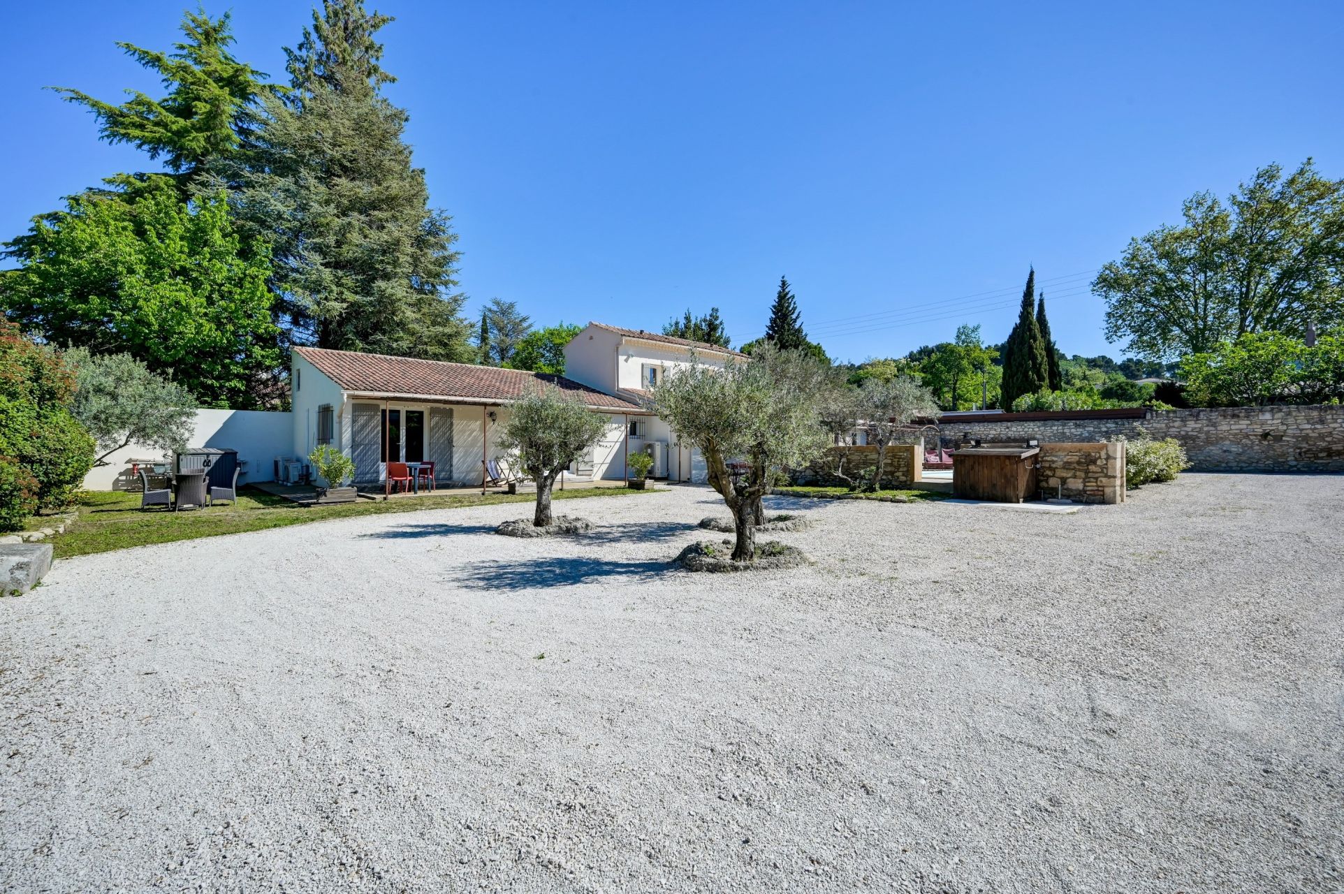luxury house 5 Rooms for sale on ST REMY DE PROVENCE (13210)