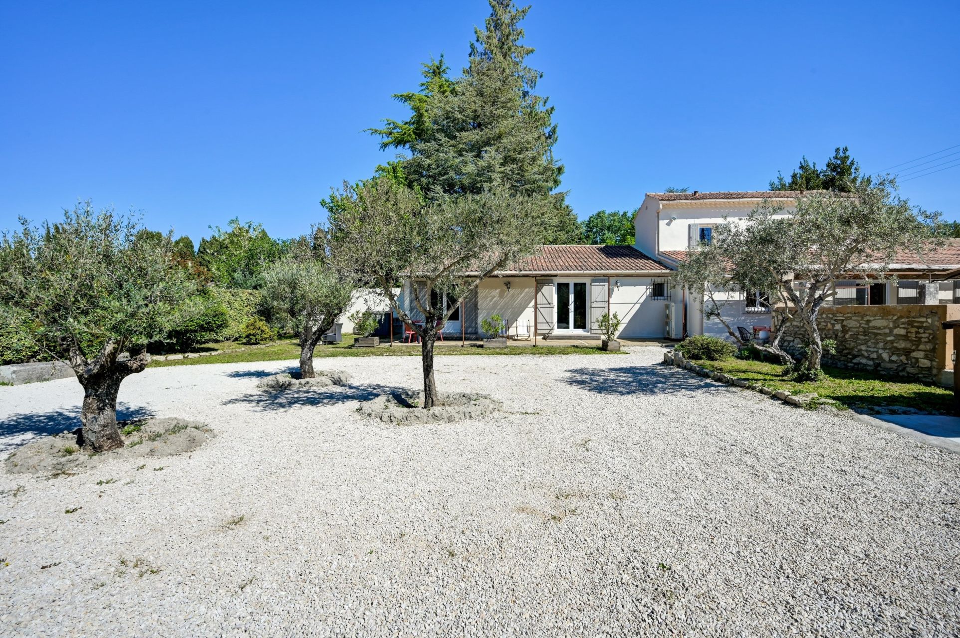 luxury house 5 Rooms for sale on ST REMY DE PROVENCE (13210)