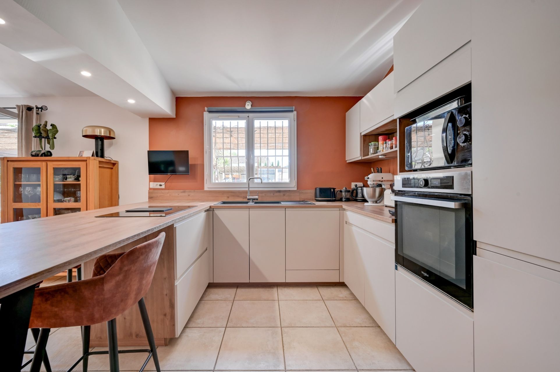 luxury house 5 Rooms for sale on ST REMY DE PROVENCE (13210)