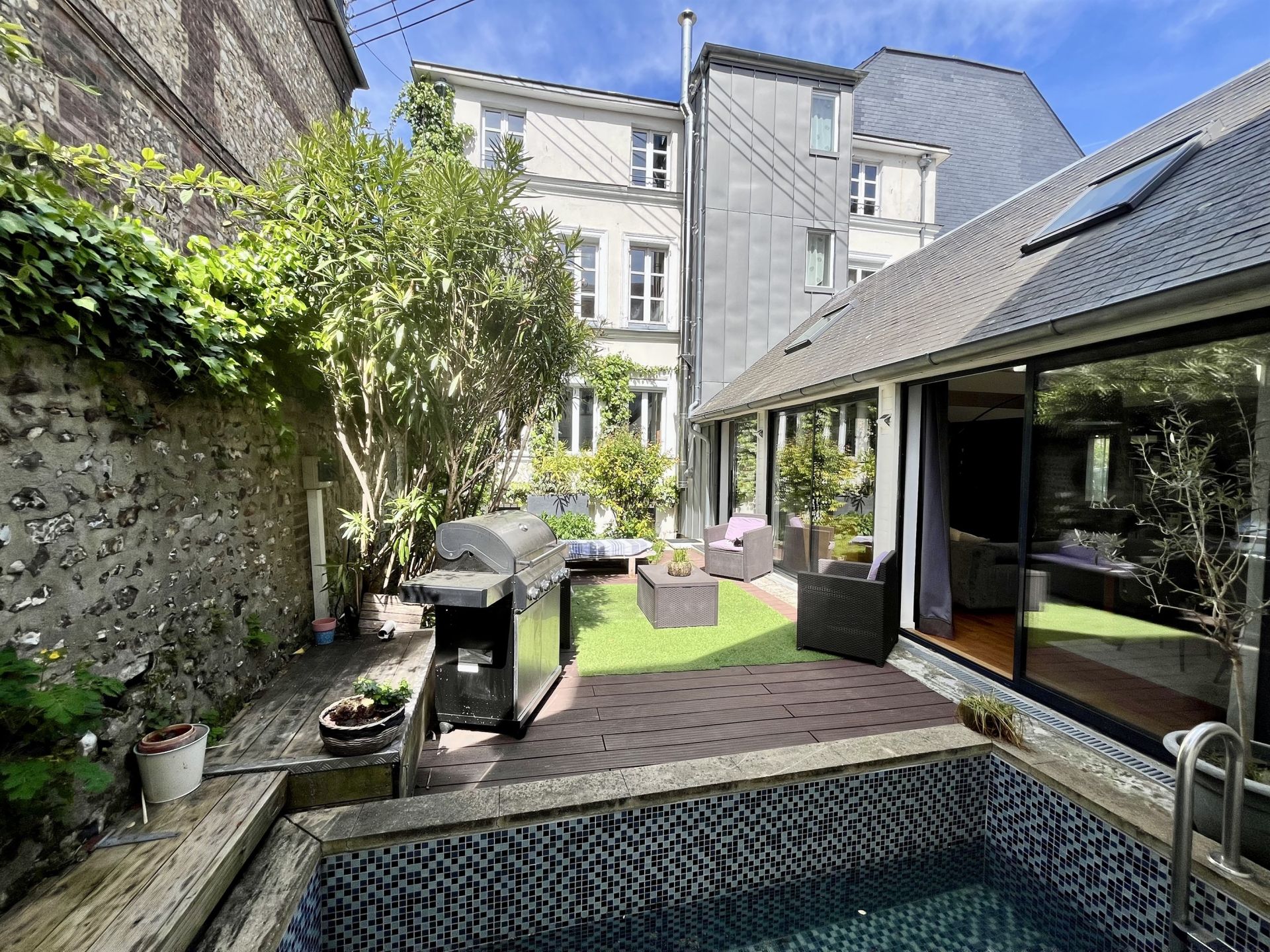 townhouse 10 Rooms for sale on ROUEN (76000)