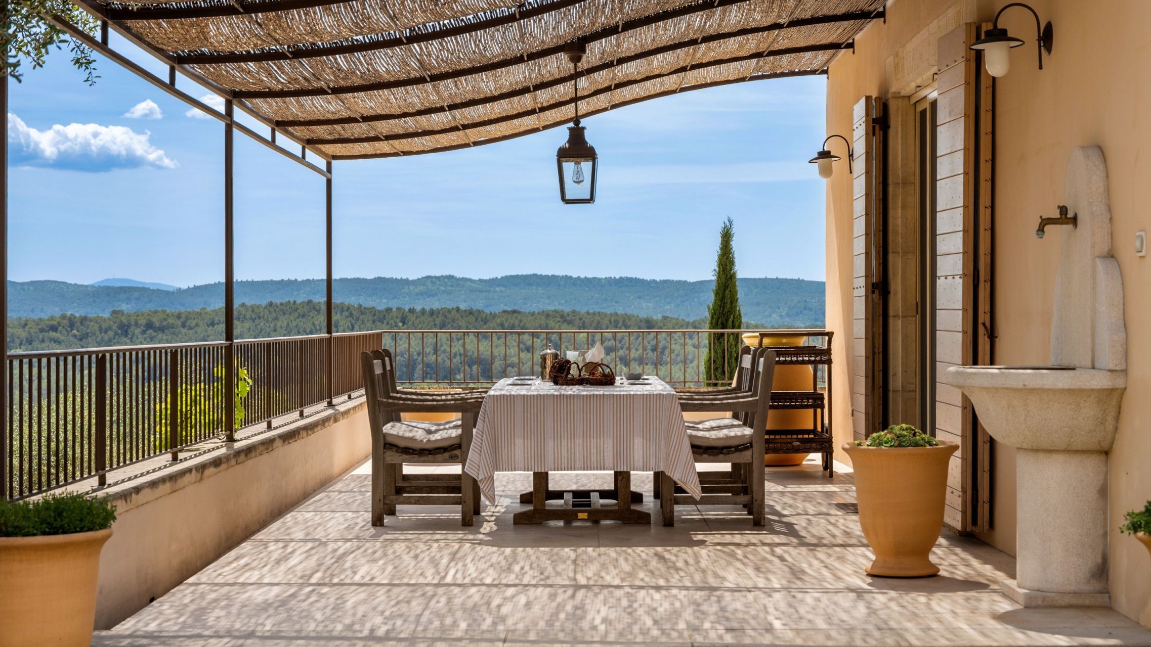 bastide 6 Rooms for sale on ENTRECASTEAUX (83570)