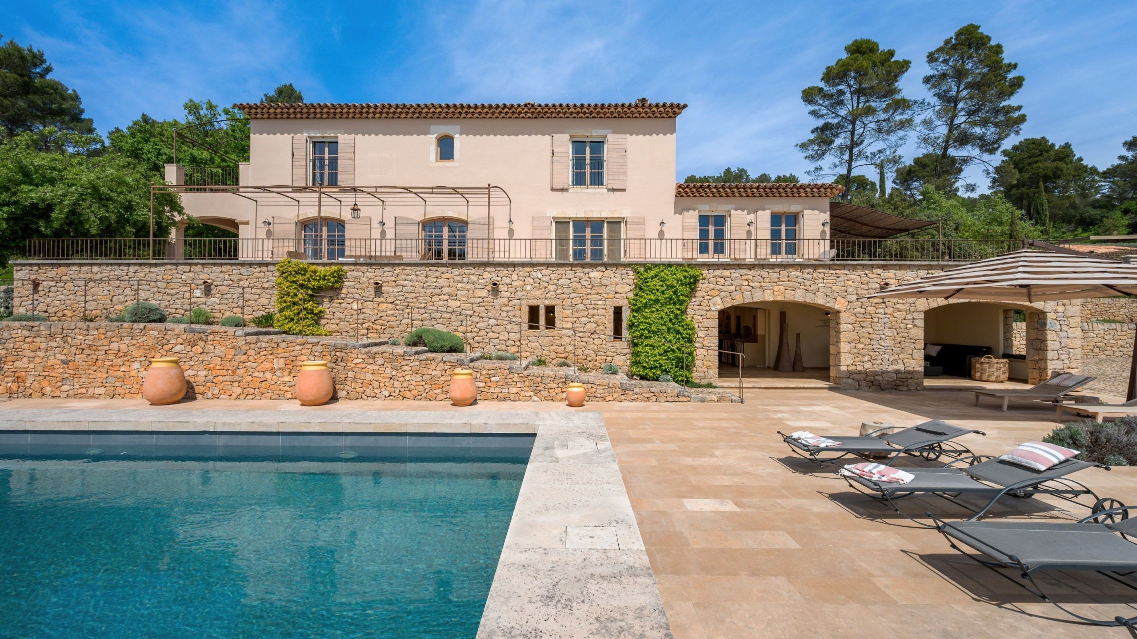 bastide 6 Rooms for sale on ENTRECASTEAUX (83570)