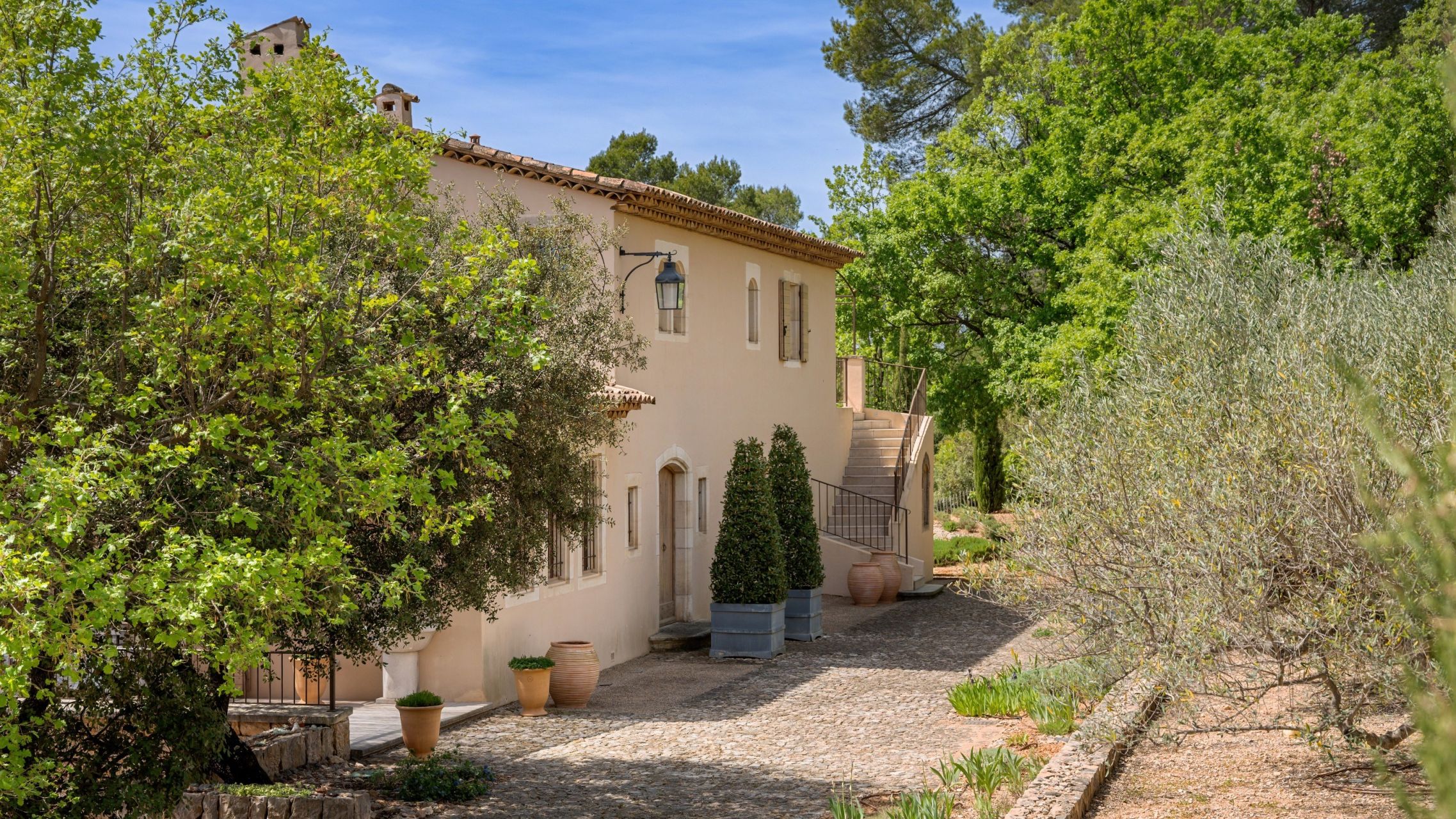 bastide 6 Rooms for sale on ENTRECASTEAUX (83570)