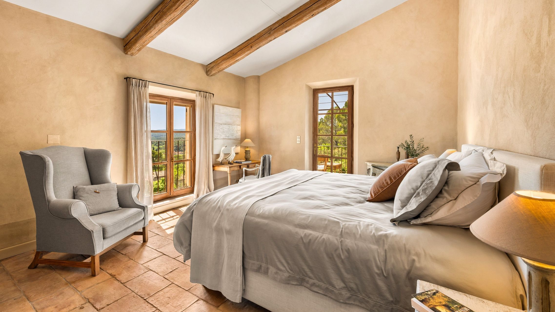 bastide 6 Rooms for sale on ENTRECASTEAUX (83570)