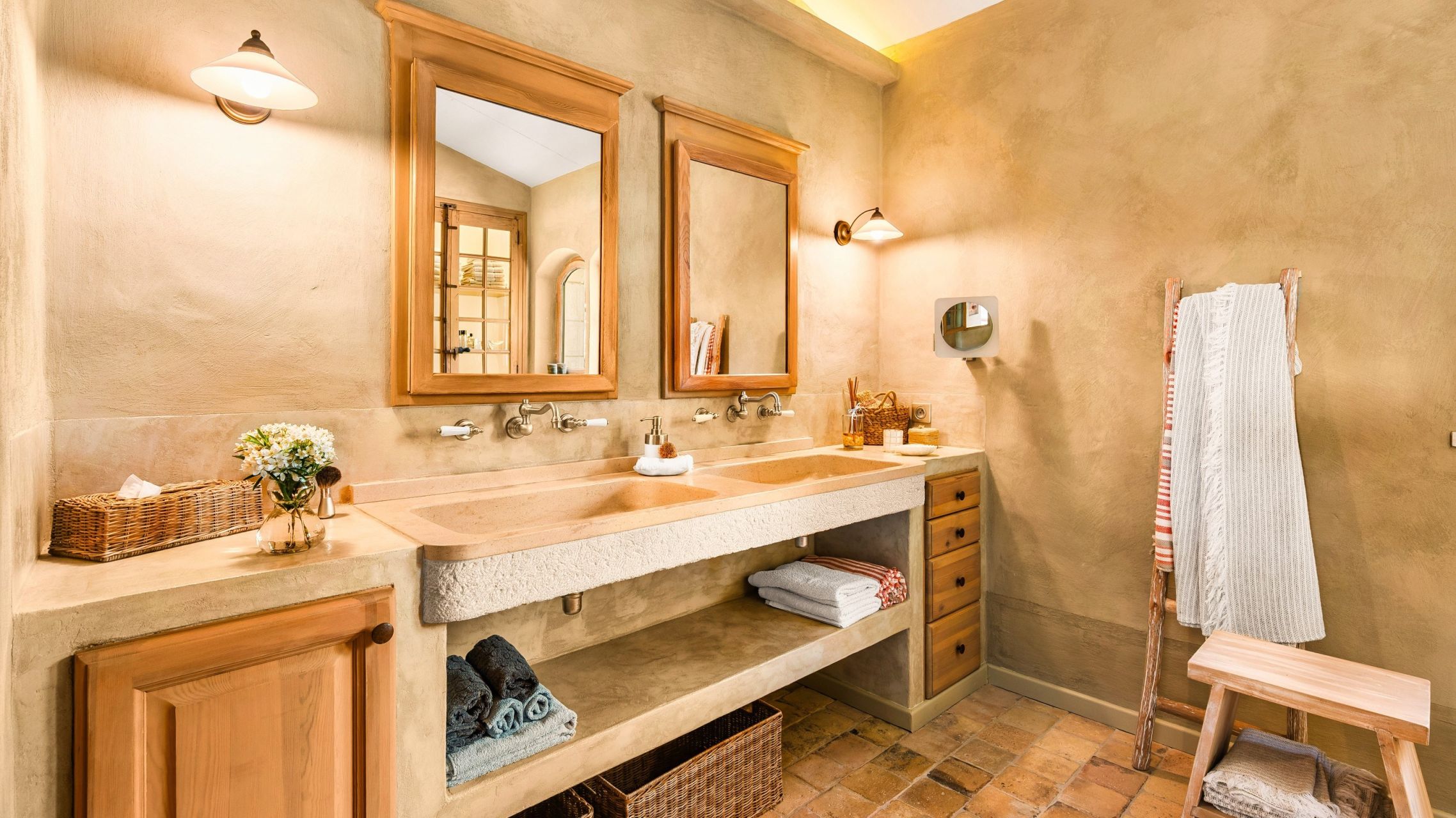 bastide 6 Rooms for sale on ENTRECASTEAUX (83570)