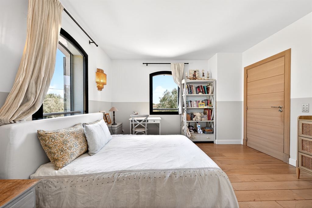 luxury villa 16 Rooms for sale on VALBONNE (06560)