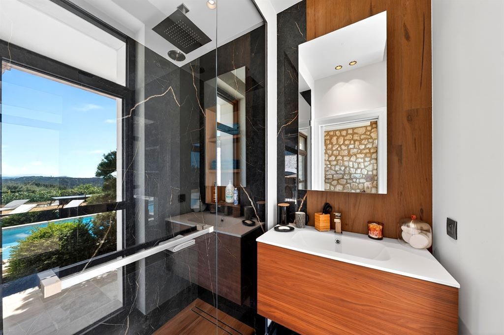 luxury villa 7 Rooms for sale on ROQUEFORT LES PINS (06330)