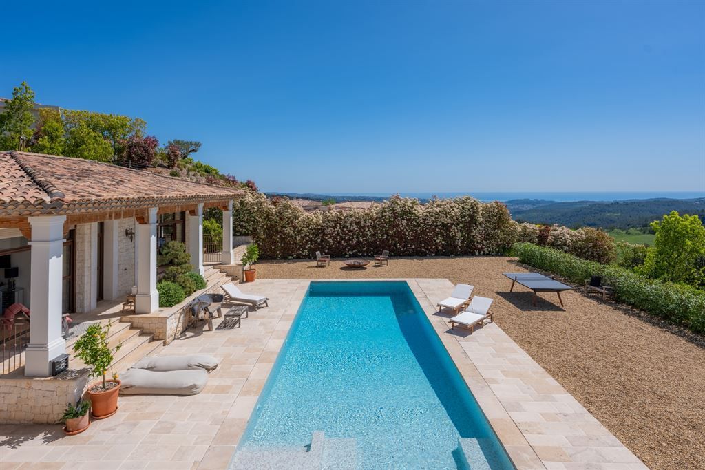 luxury villa 7 Rooms for sale on ROQUEFORT LES PINS (06330)