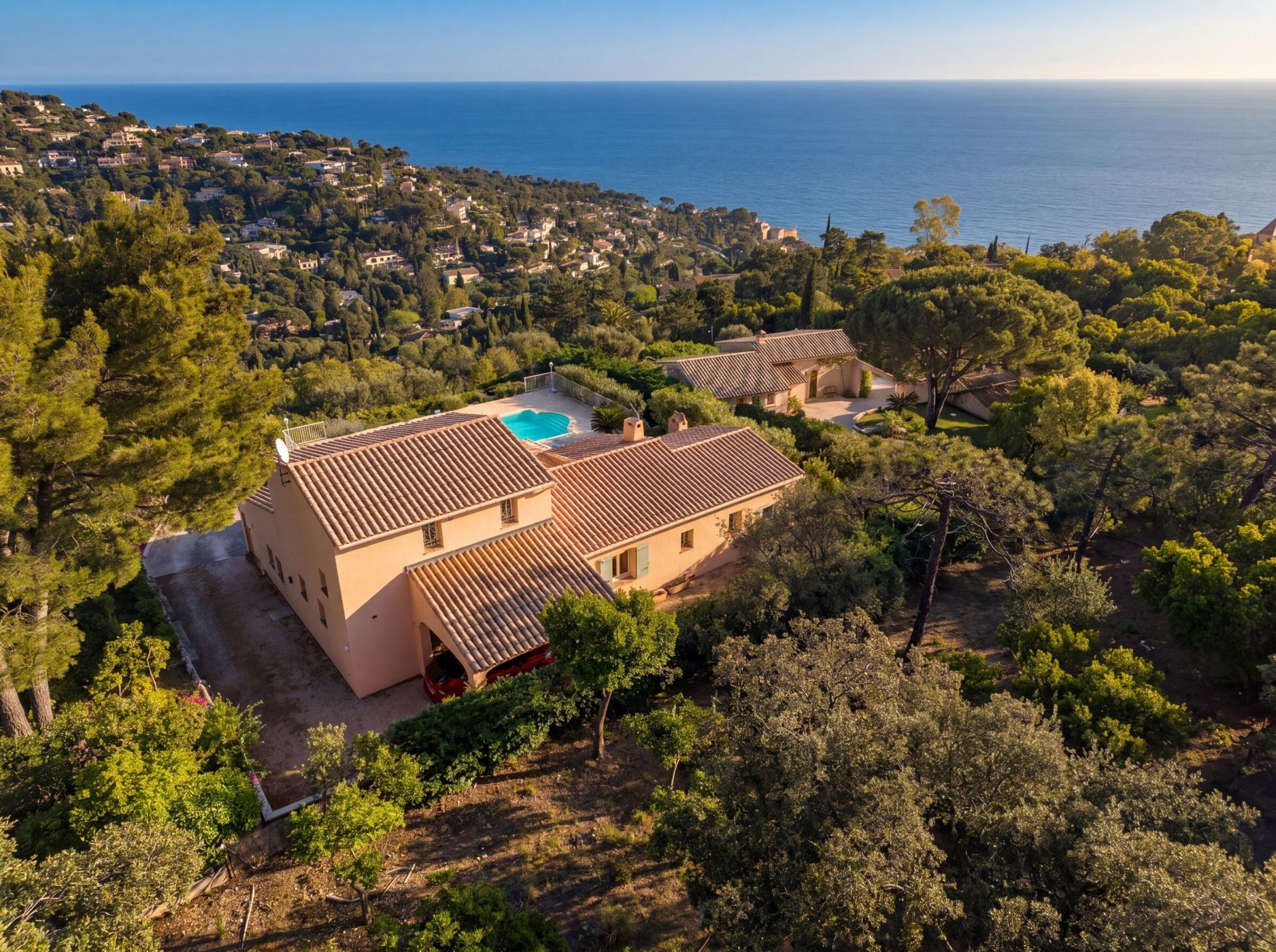 villa de luxe 5 Pièces en vente sur LES ISSAMBRES (83380)