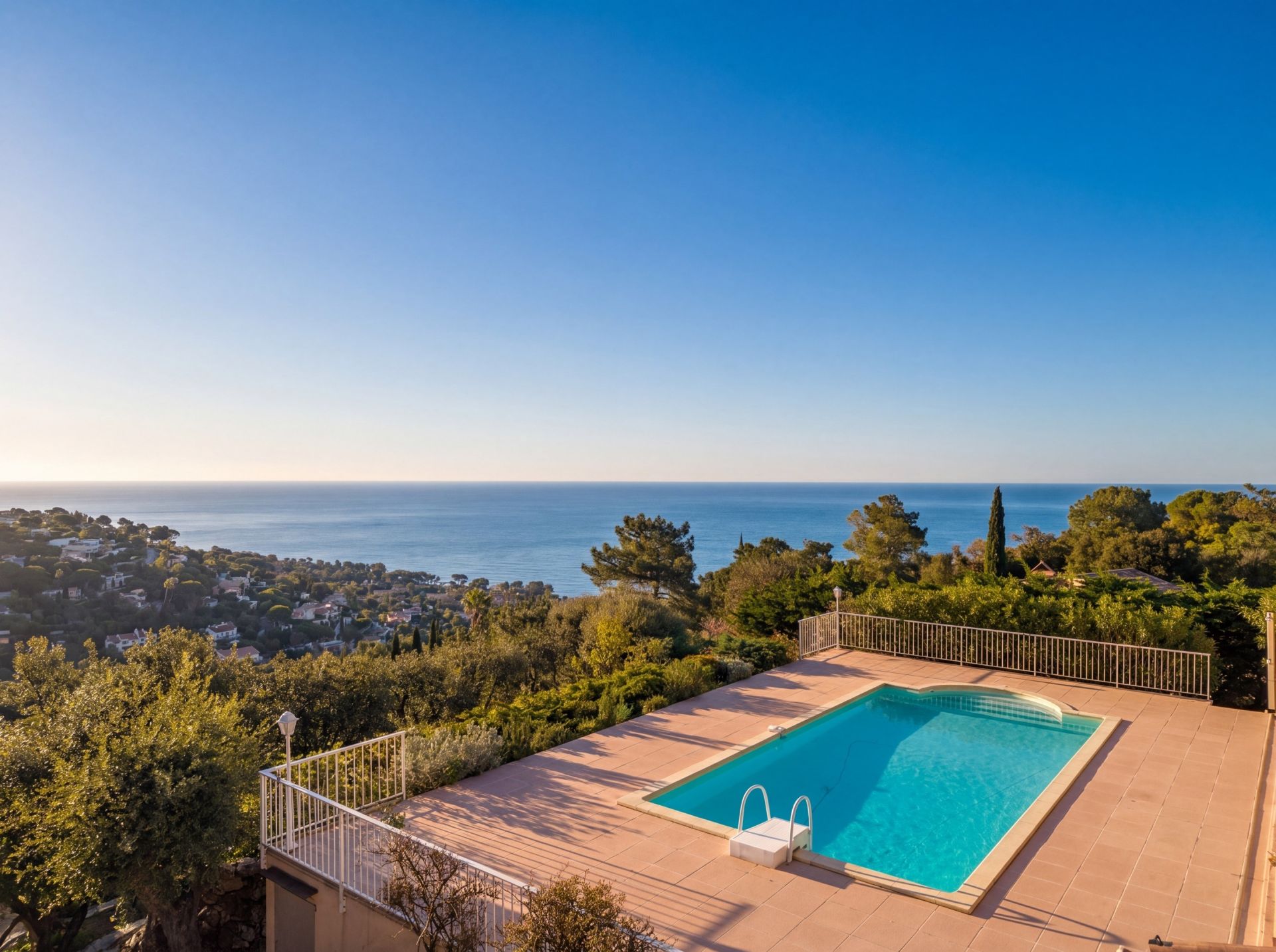villa de luxe 5 Pièces en vente sur LES ISSAMBRES (83380)