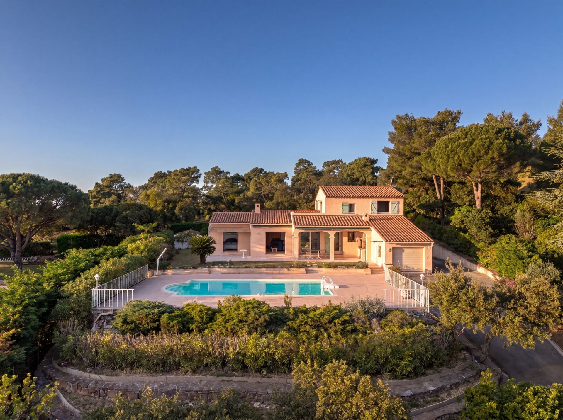 villa de luxe 5 Pièces en vente sur LES ISSAMBRES (83380)
