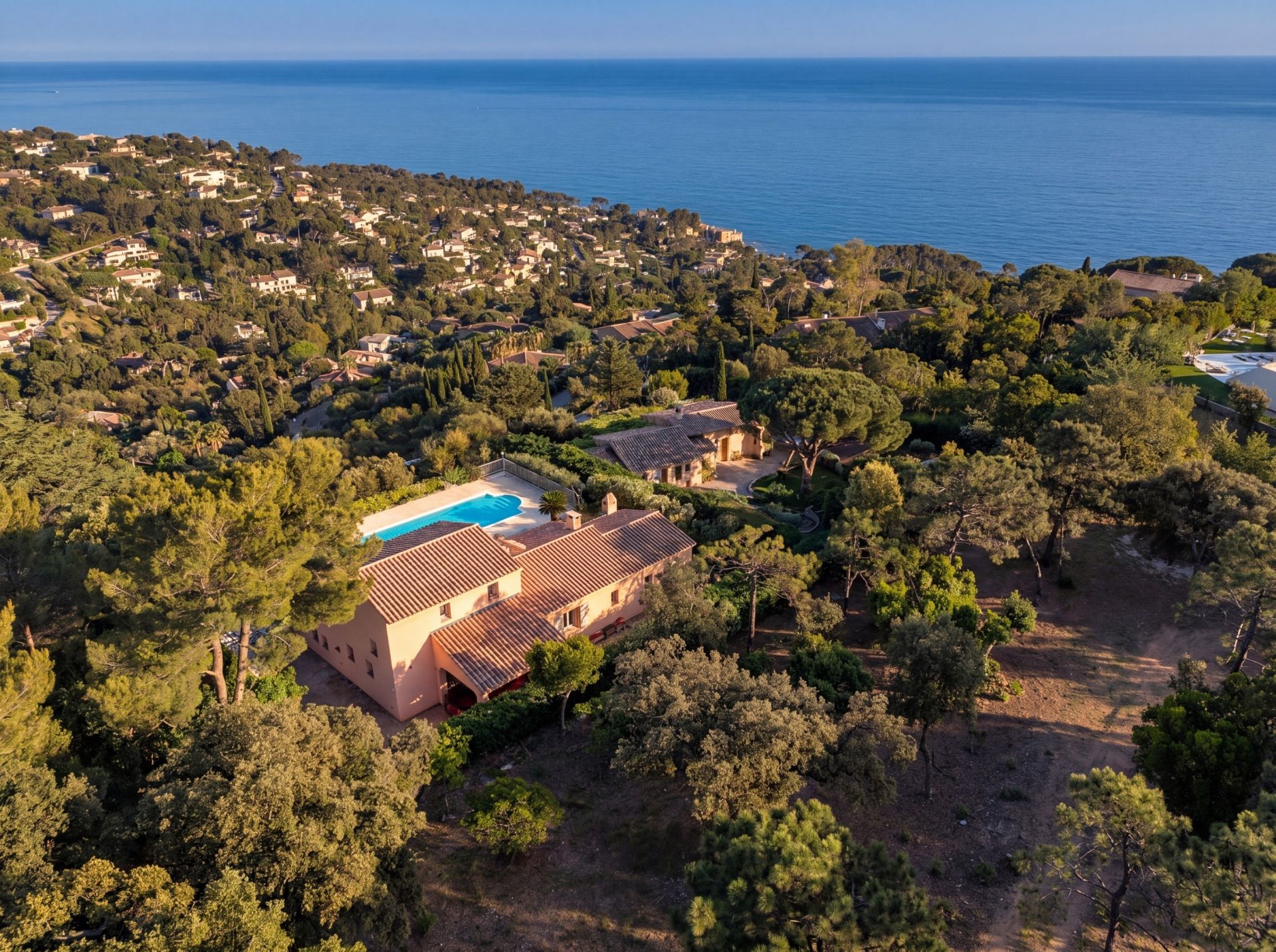 villa de luxe 5 Pièces en vente sur LES ISSAMBRES (83380)