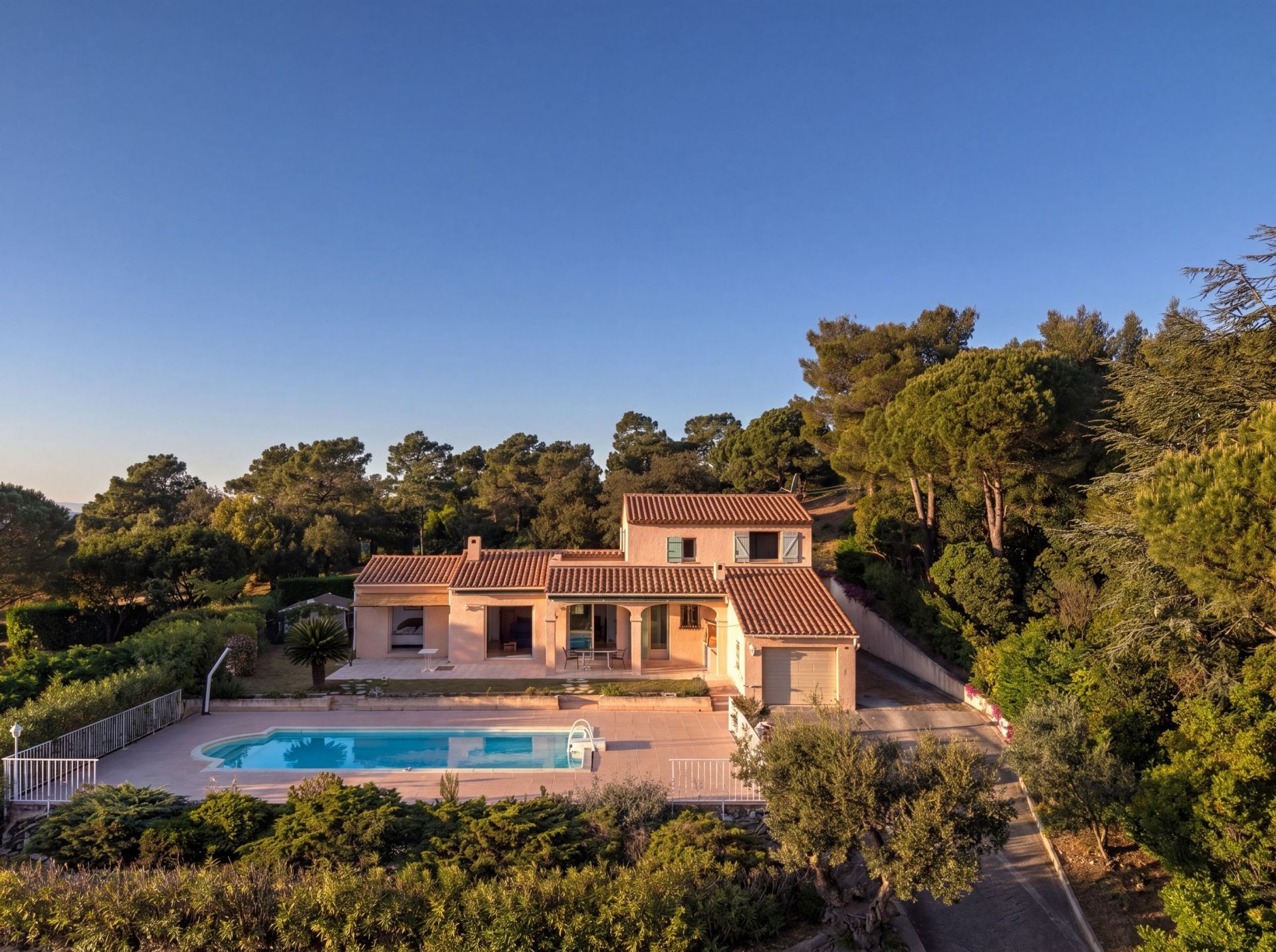 villa de luxe 5 Pièces en vente sur LES ISSAMBRES (83380)