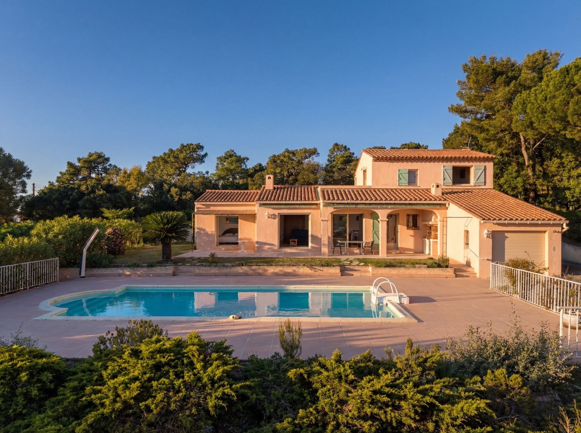 villa de luxe 5 Pièces en vente sur LES ISSAMBRES (83380)
