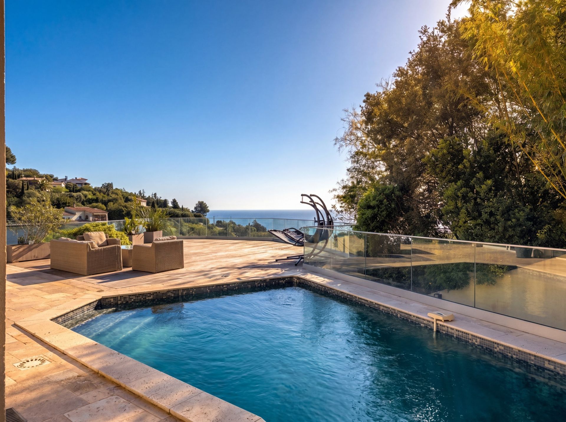 luxury villa 8 Rooms for sale on LES ISSAMBRES (83380)