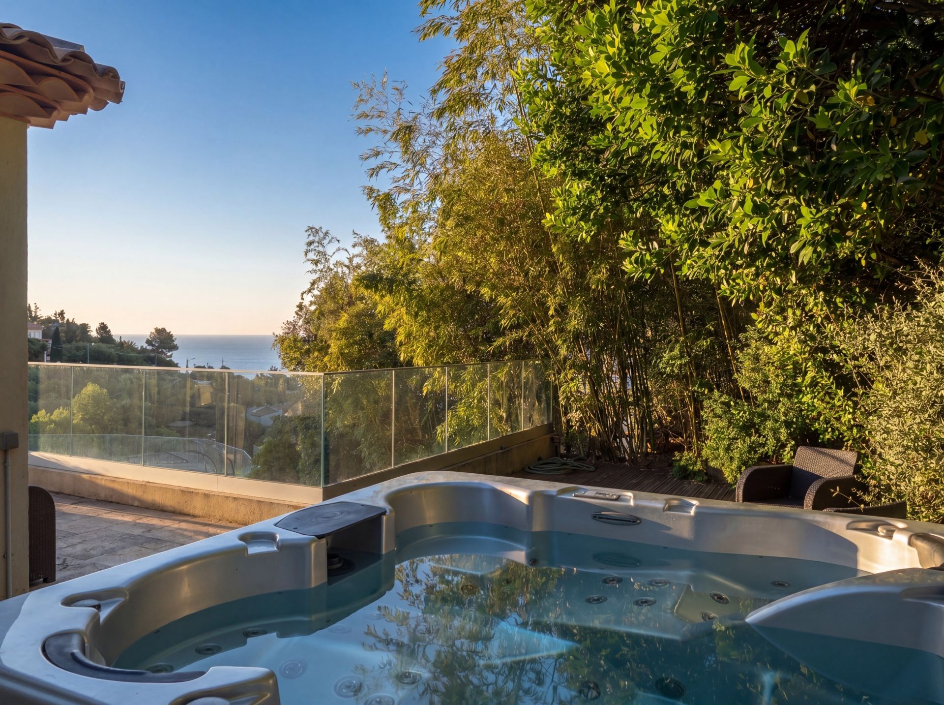 luxury villa 8 Rooms for sale on LES ISSAMBRES (83380)