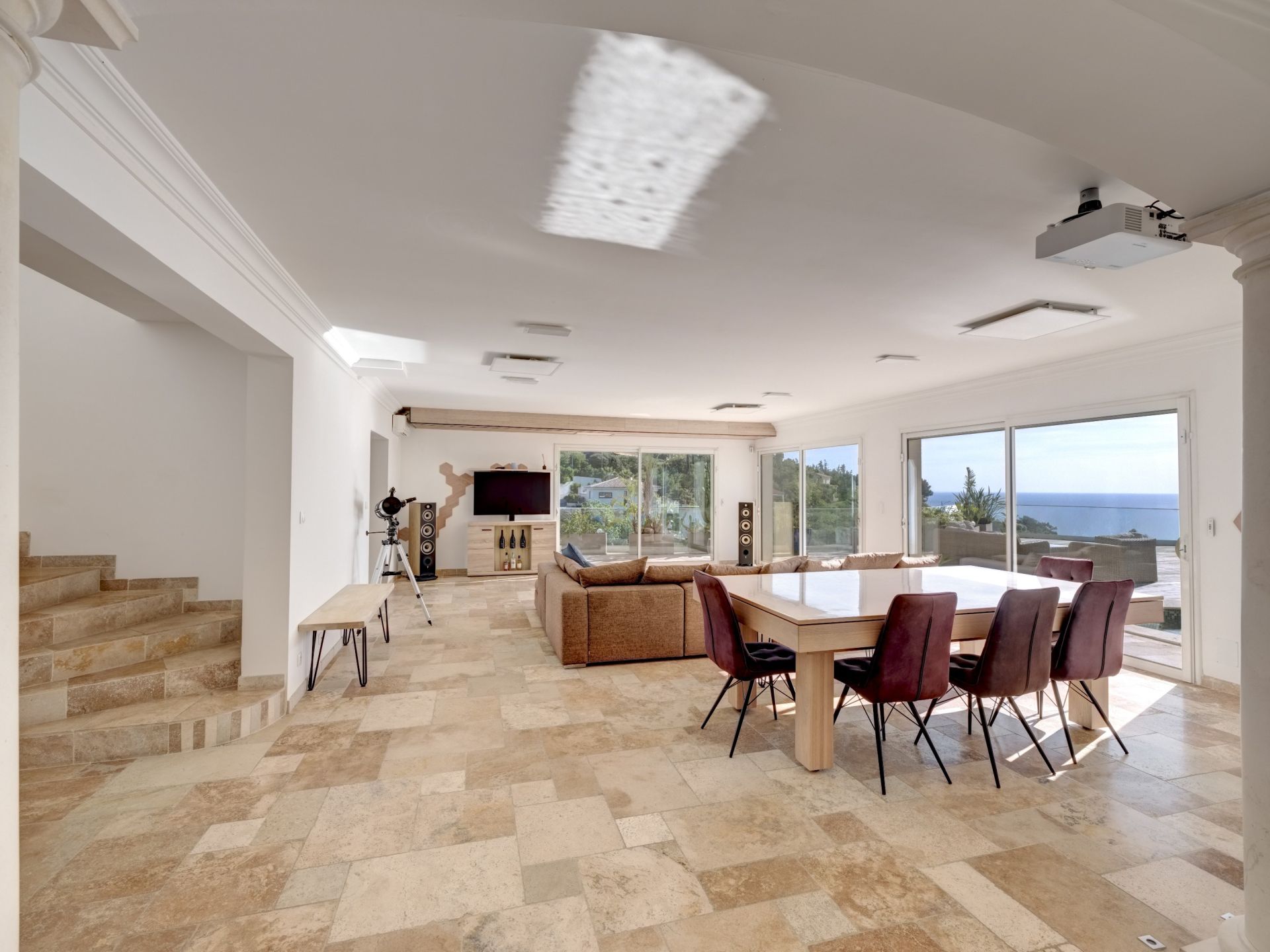 luxury villa 8 Rooms for sale on LES ISSAMBRES (83380)