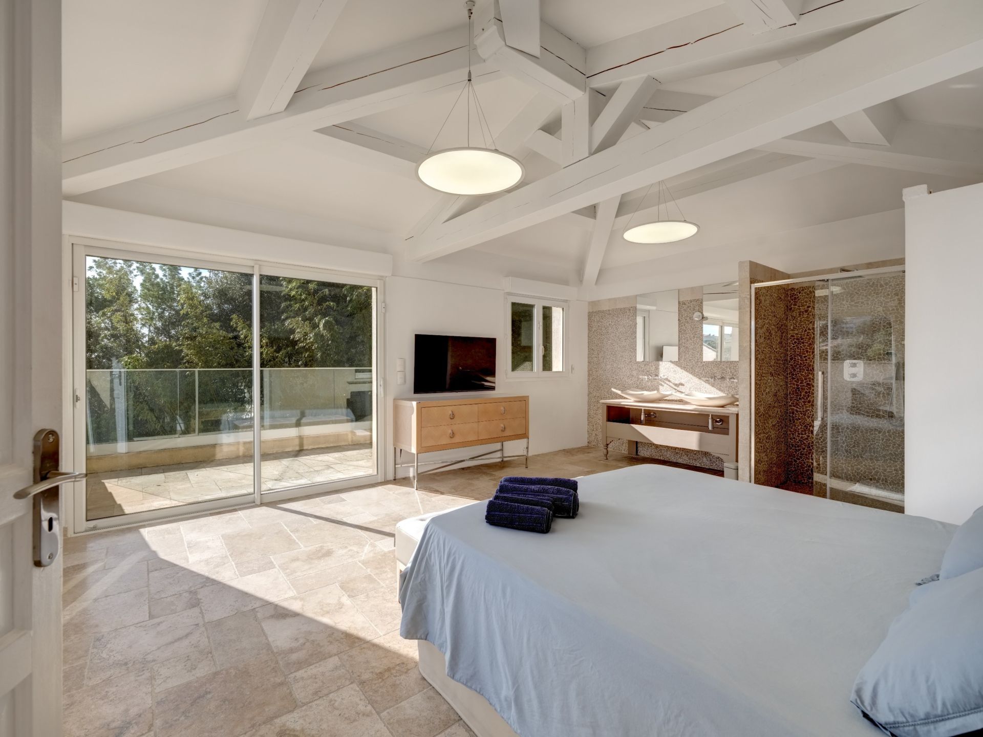 luxury villa 8 Rooms for sale on LES ISSAMBRES (83380)