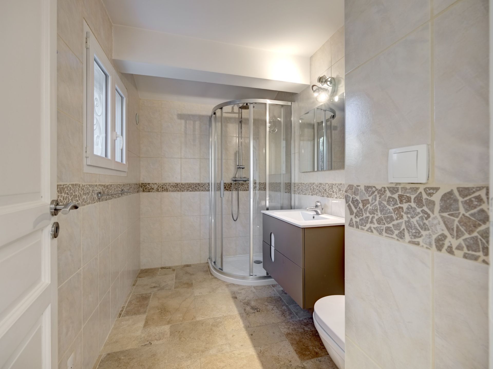 luxury villa 8 Rooms for sale on LES ISSAMBRES (83380)