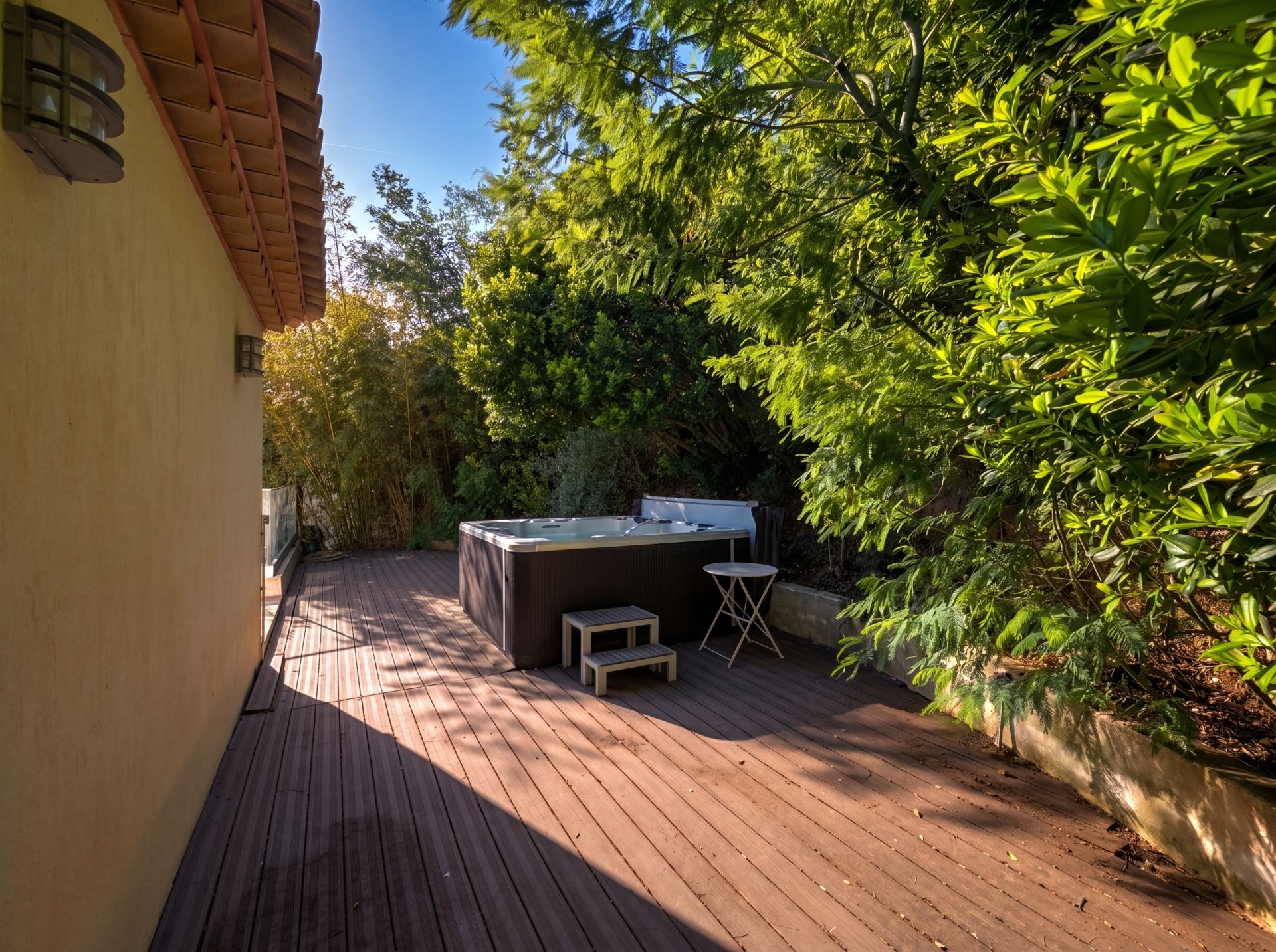 luxury villa 8 Rooms for sale on LES ISSAMBRES (83380)