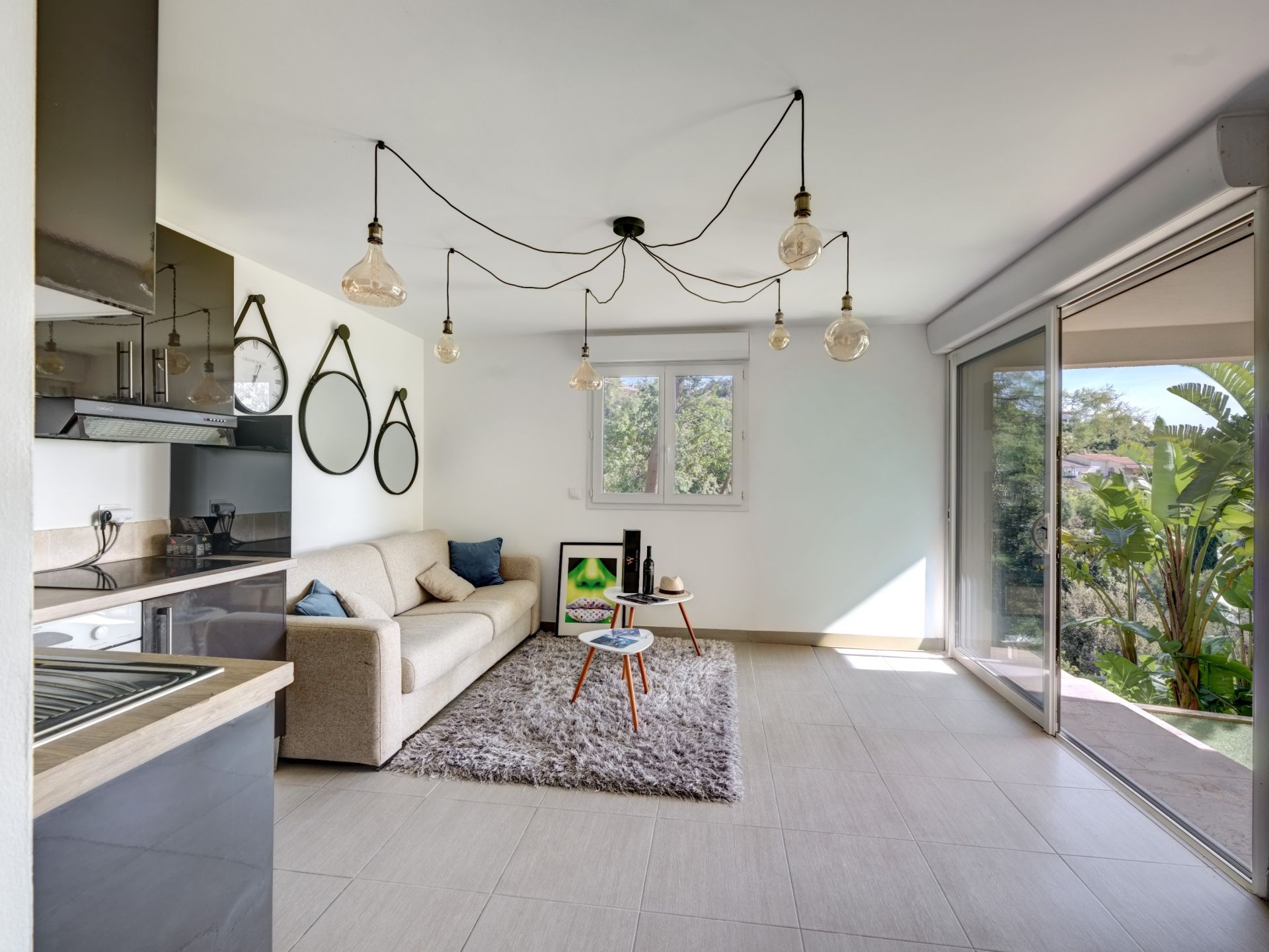 luxury villa 8 Rooms for sale on LES ISSAMBRES (83380)